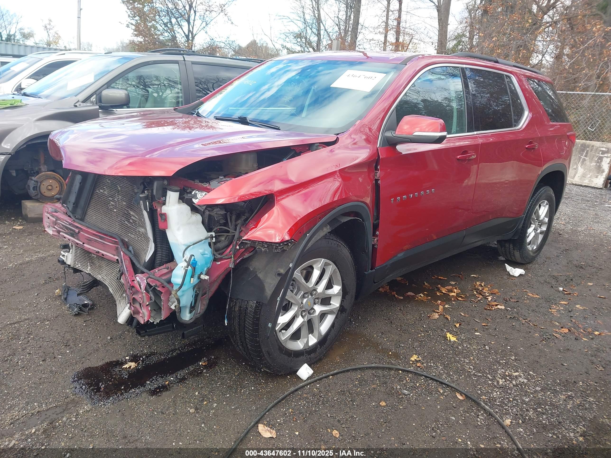 CHEVROLET TRAVERSE image 2