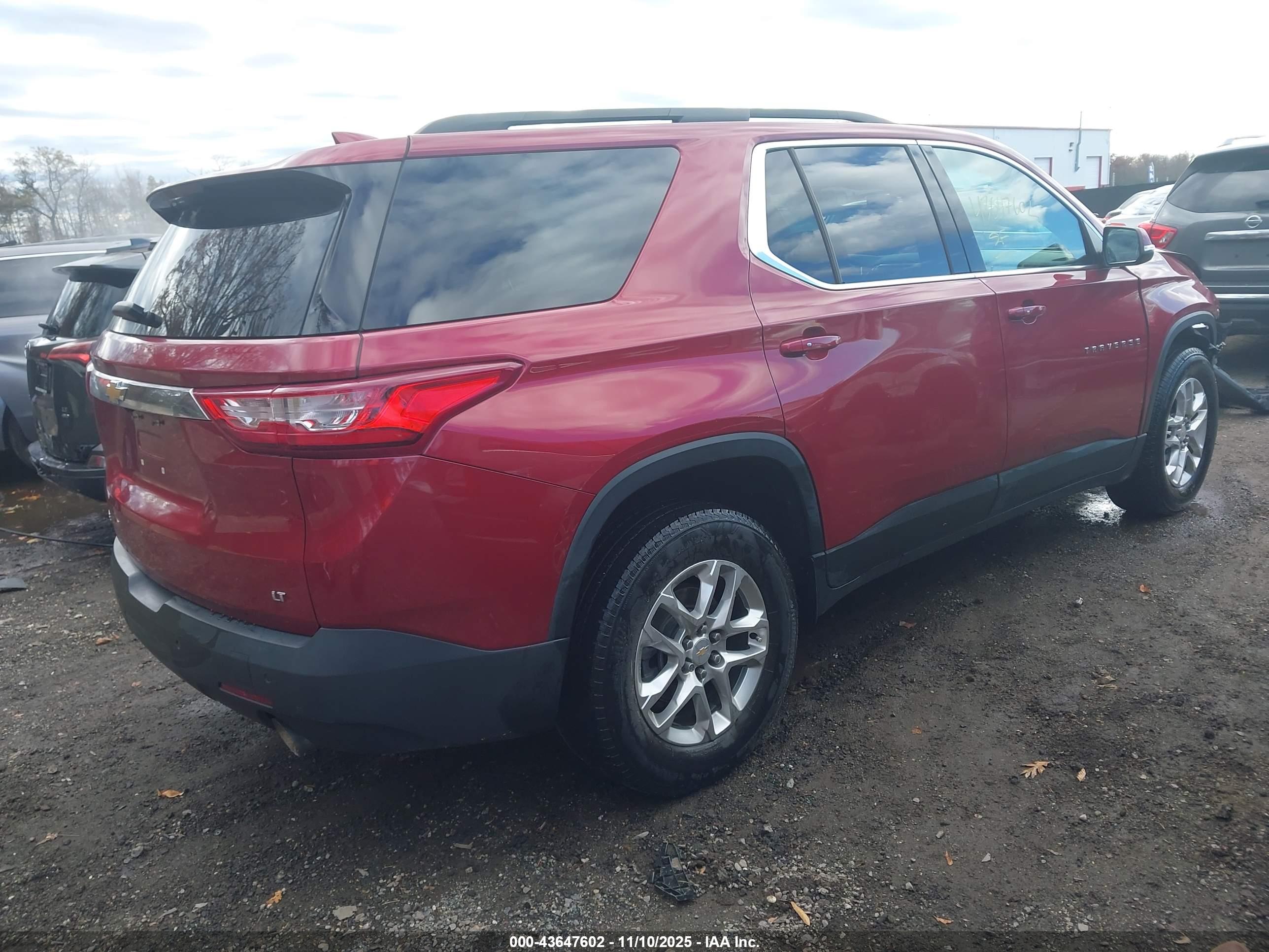 CHEVROLET TRAVERSE image 4
