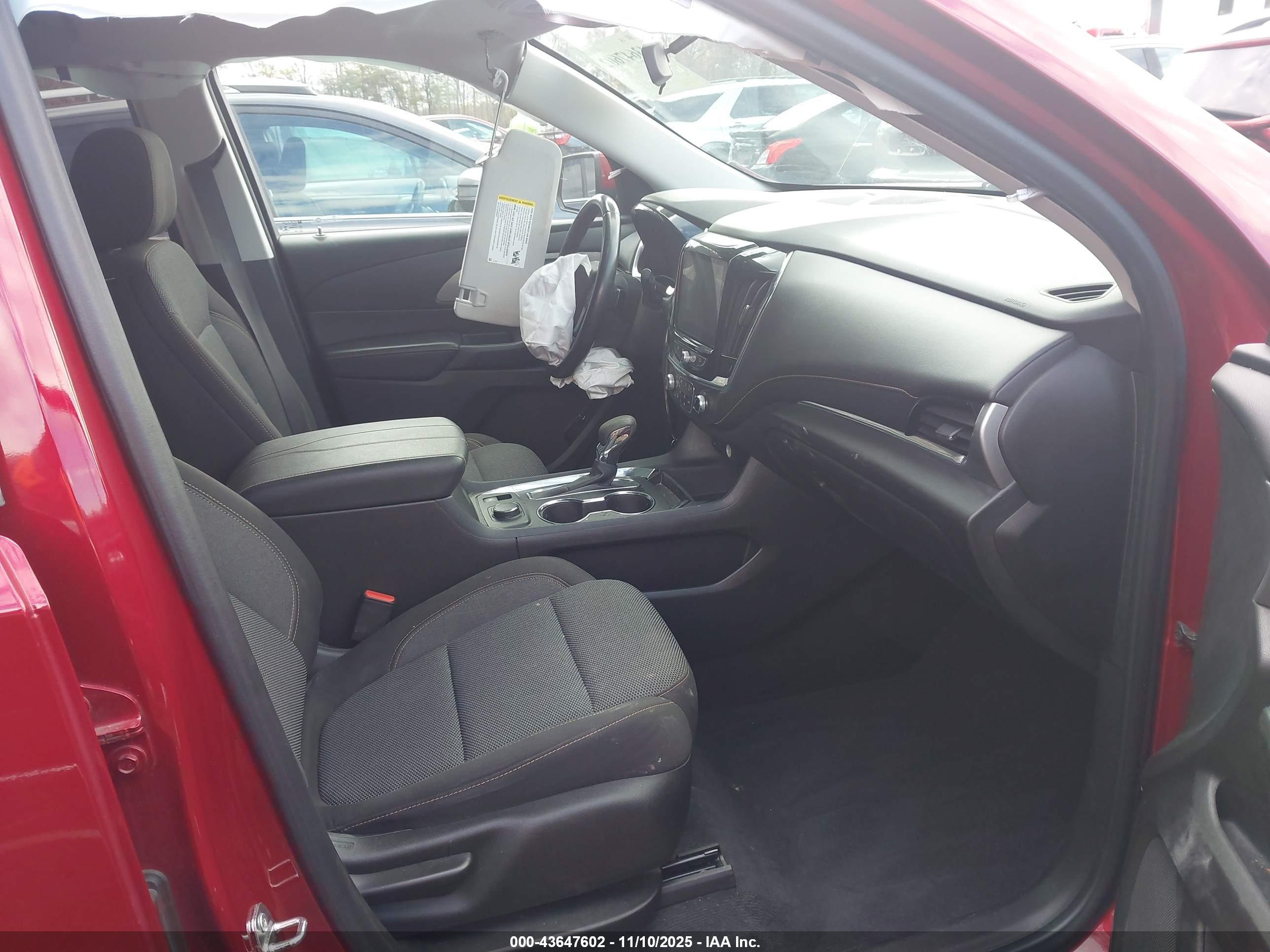 CHEVROLET TRAVERSE image 5