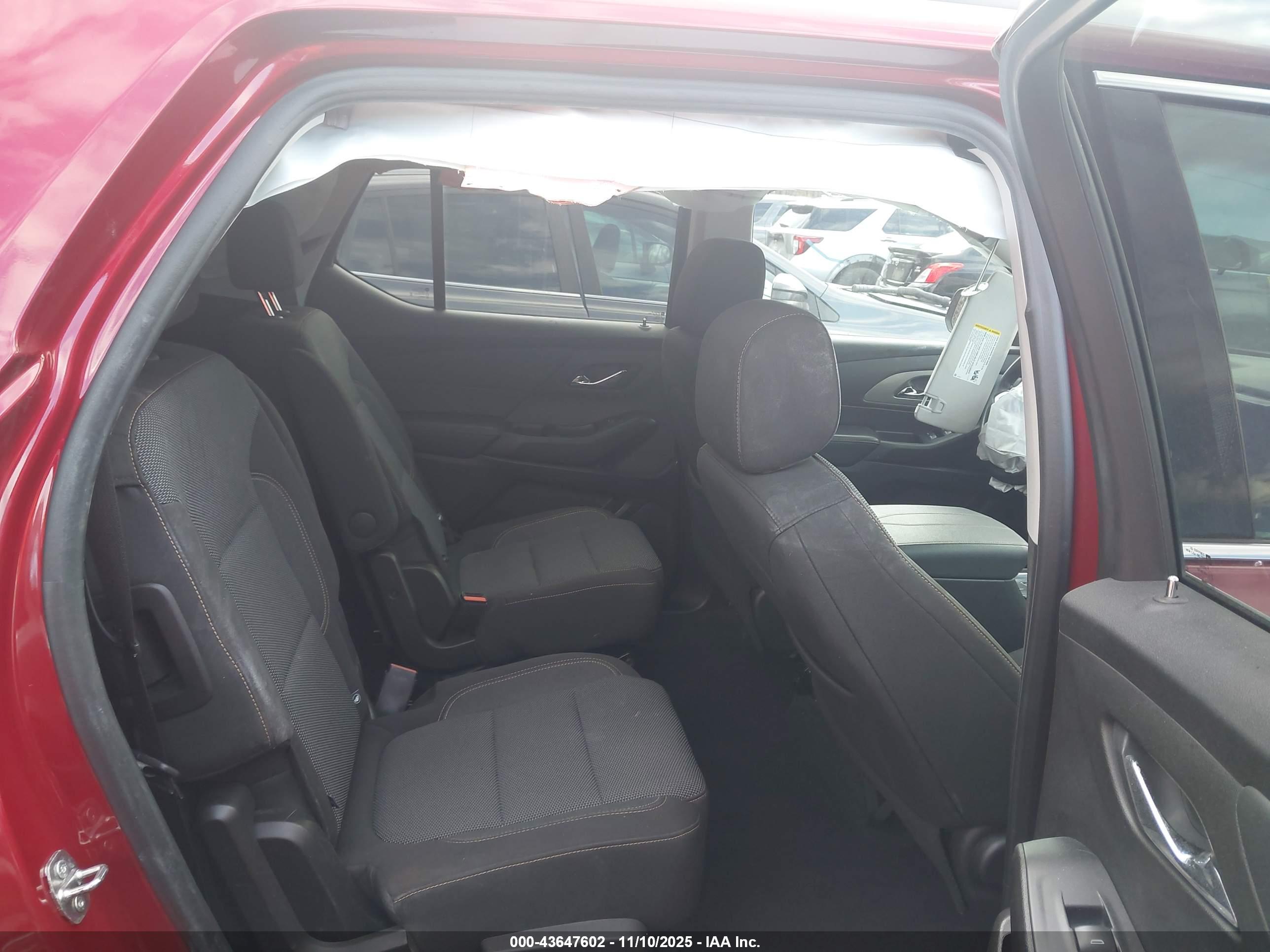 CHEVROLET TRAVERSE image 8