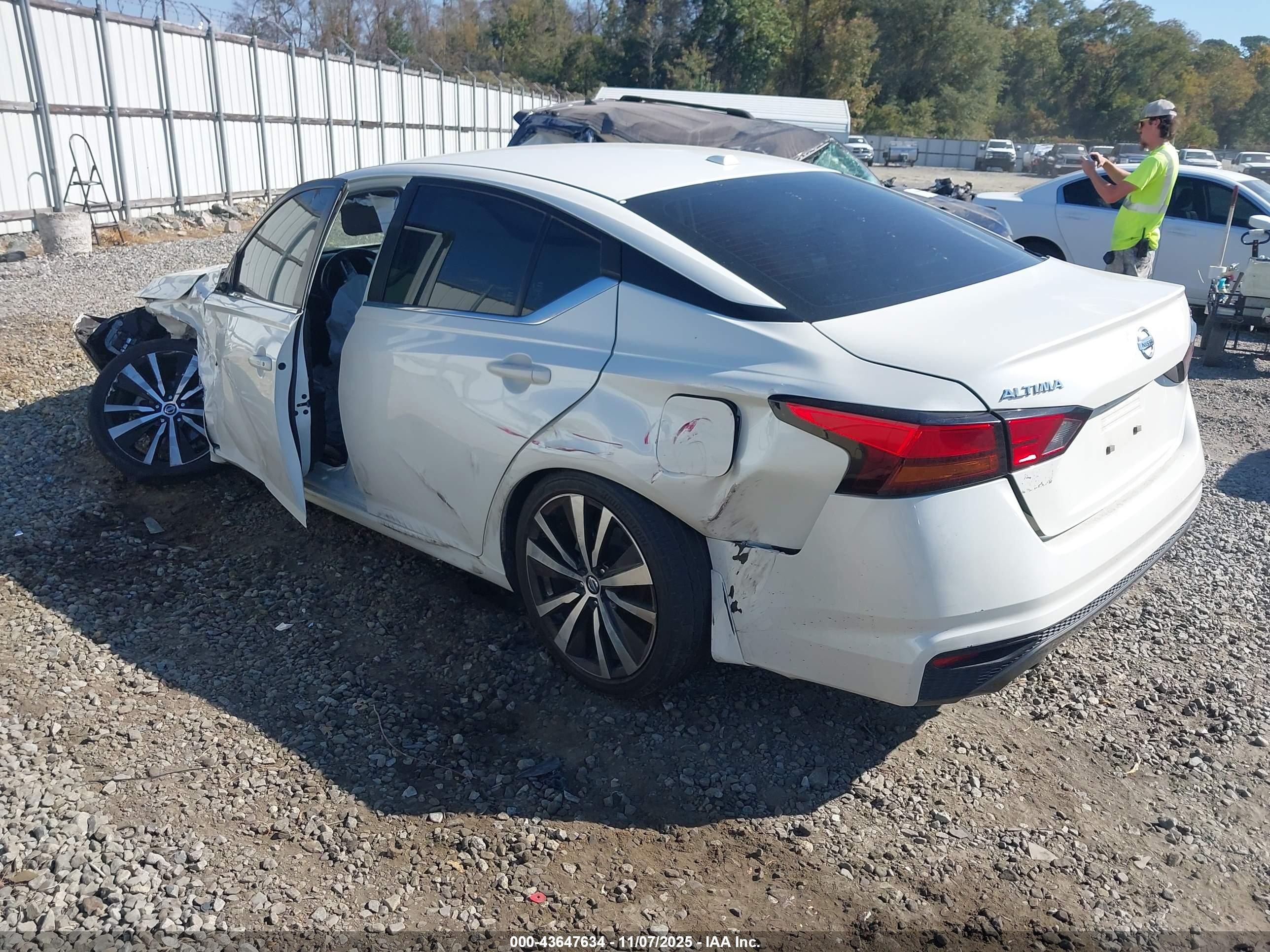 NISSAN ALTIMA image 3