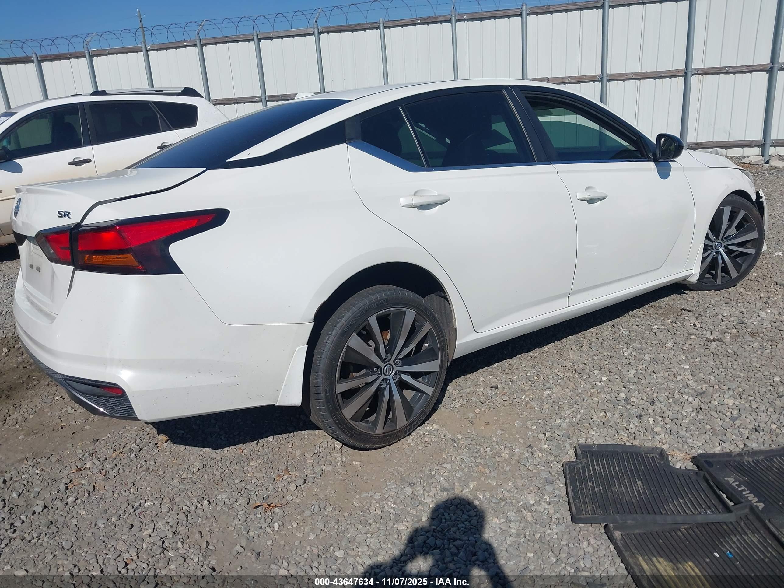 NISSAN ALTIMA image 4