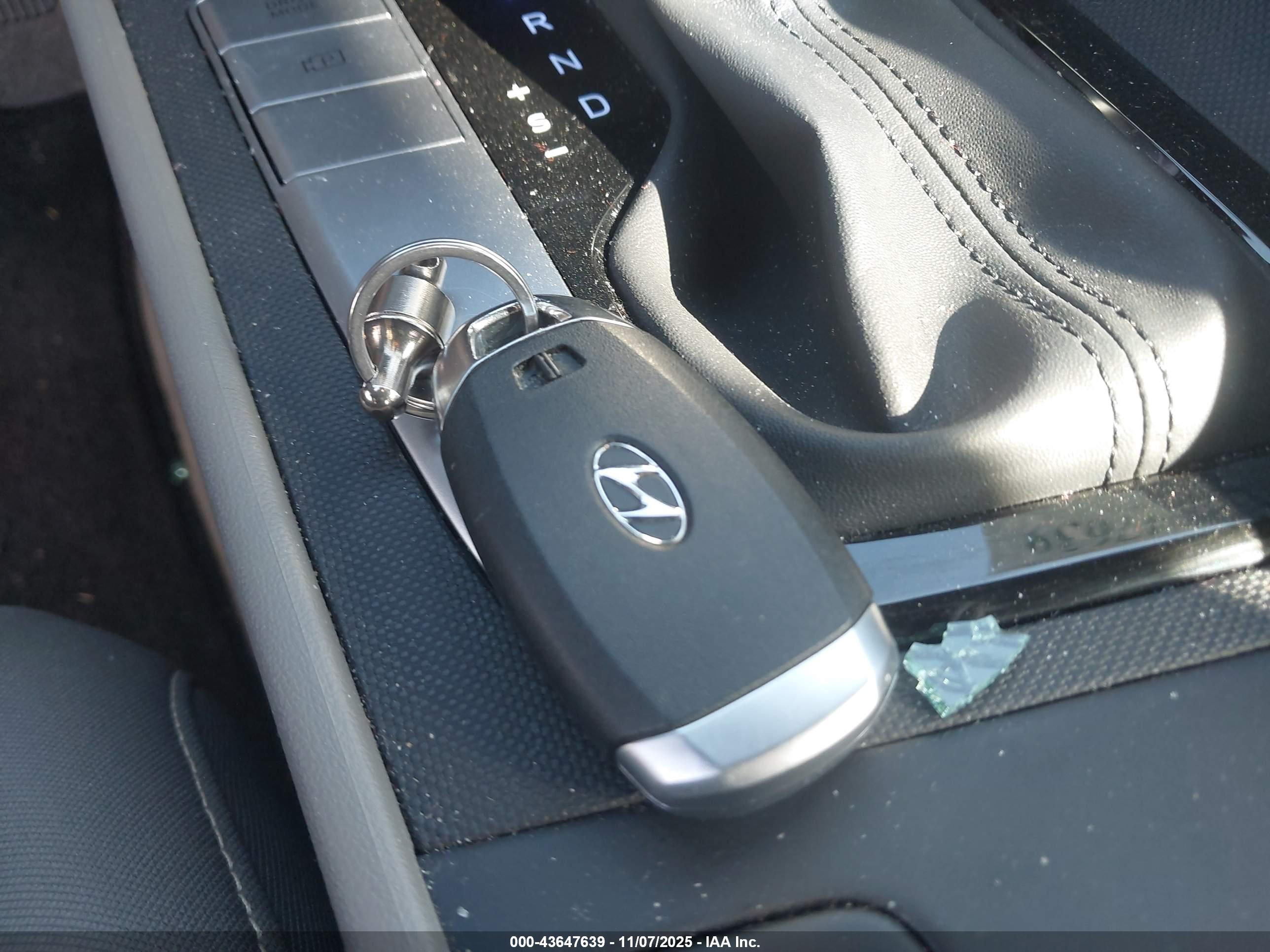 HYUNDAI ELANTRA image 11