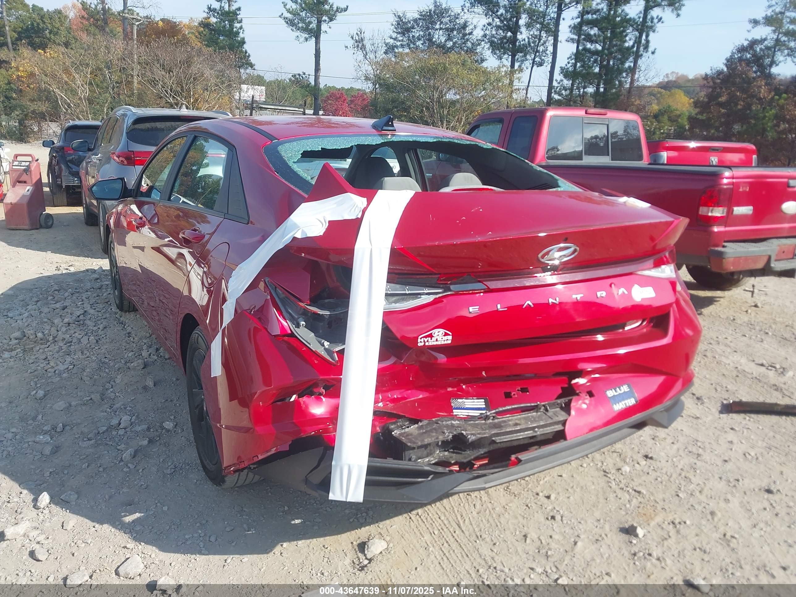 HYUNDAI ELANTRA image 3