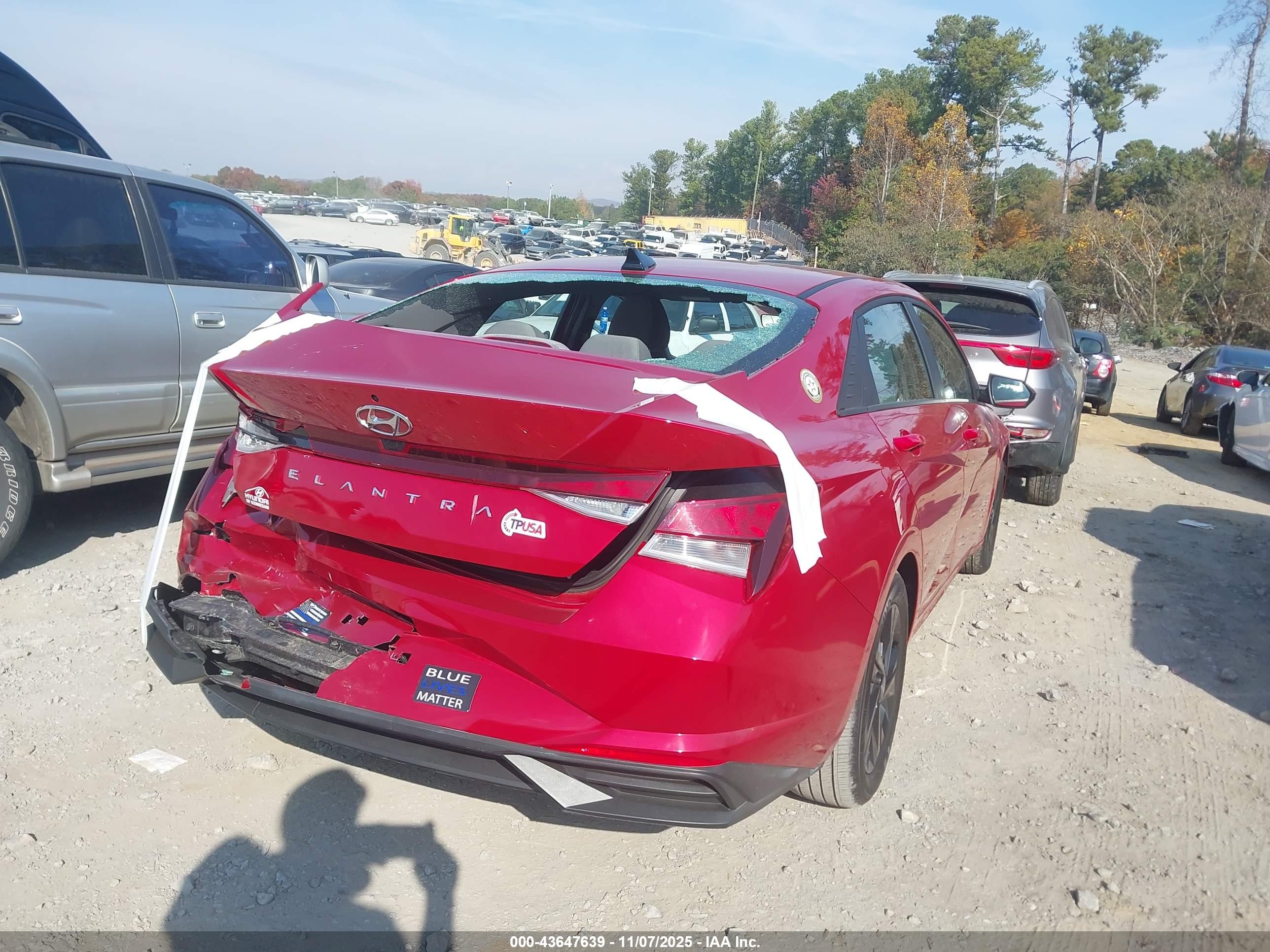 HYUNDAI ELANTRA image 4
