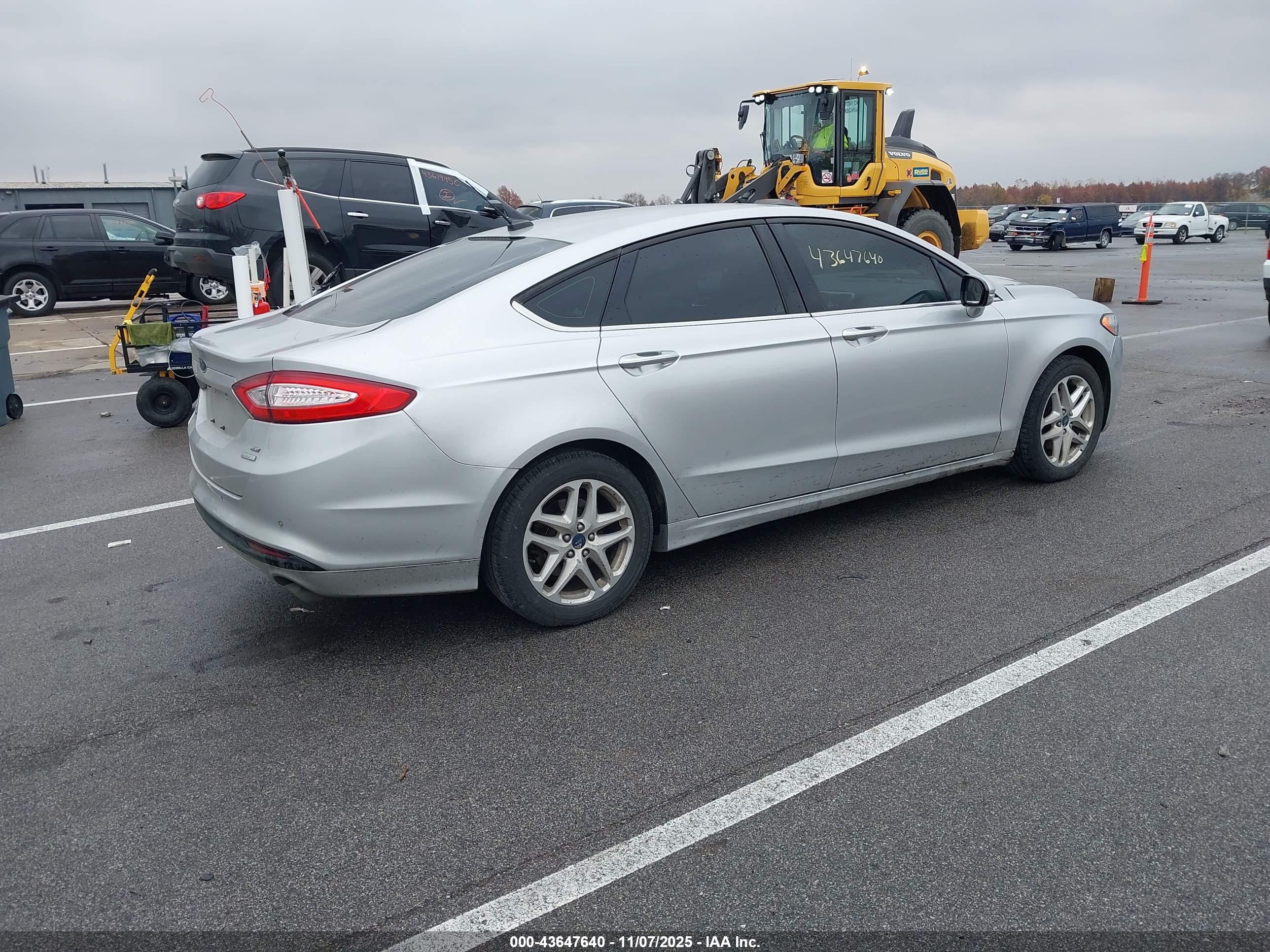FORD FUSION image 4