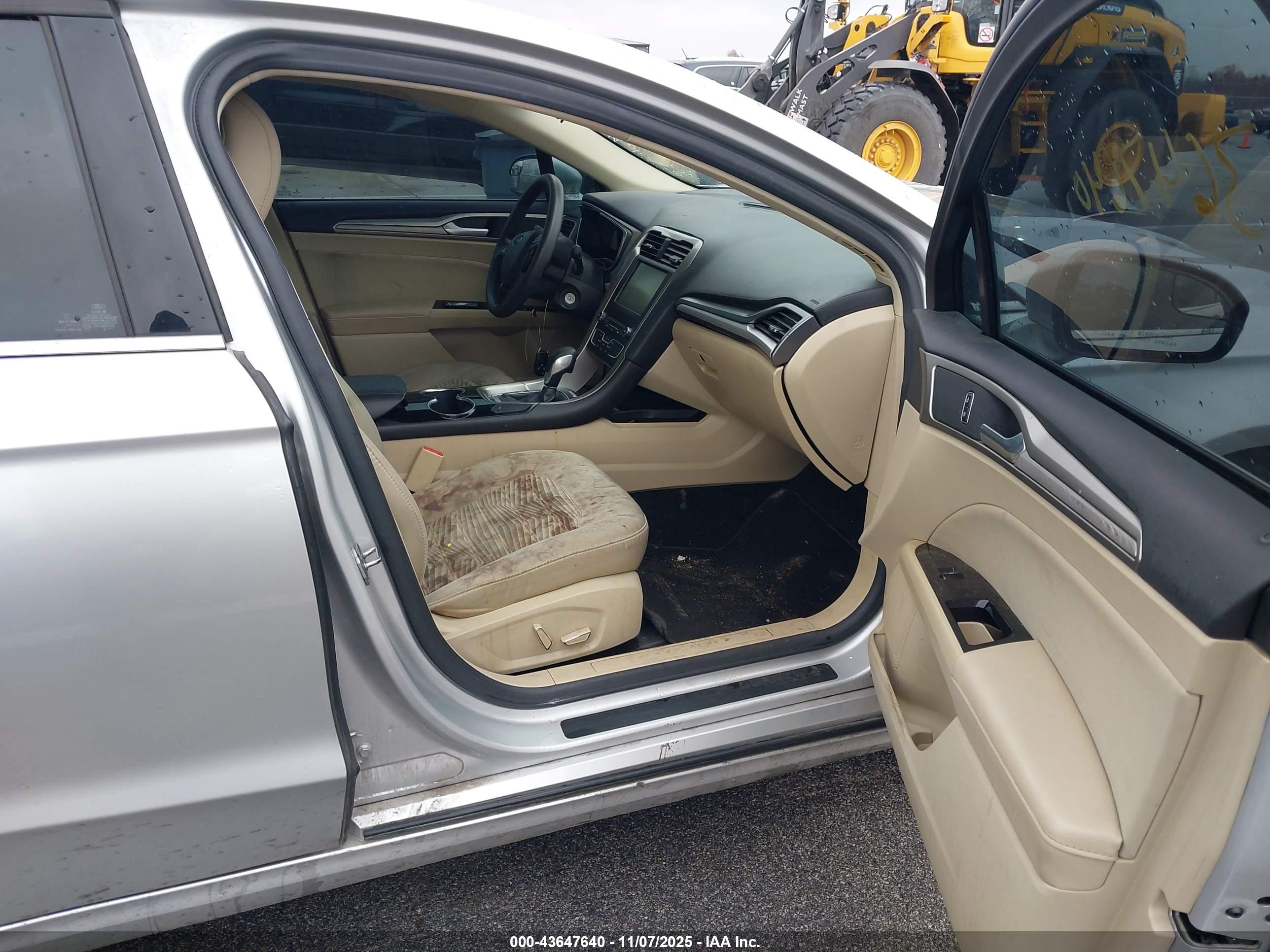 FORD FUSION image 5