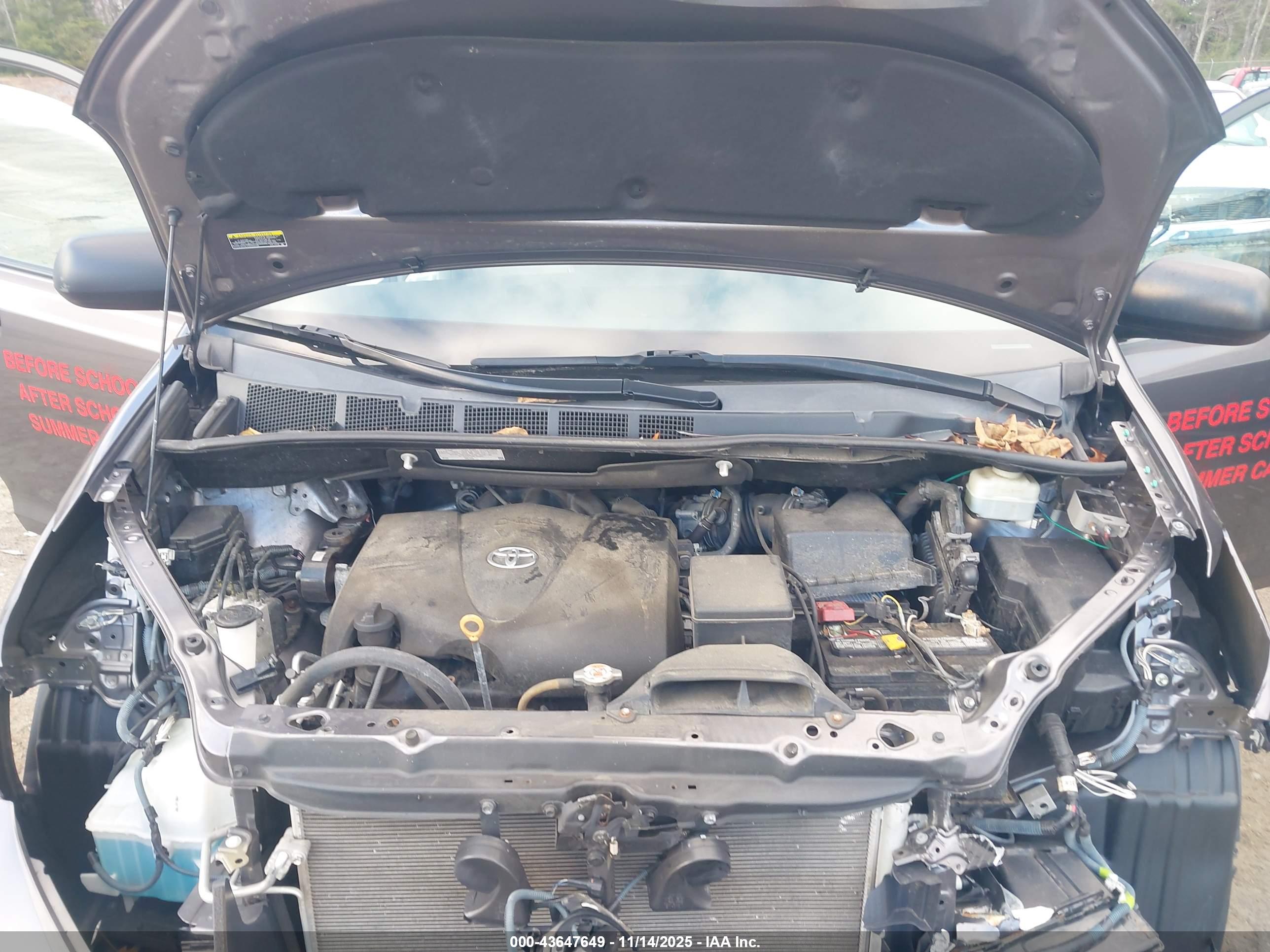 TOYOTA SIENNA image 10