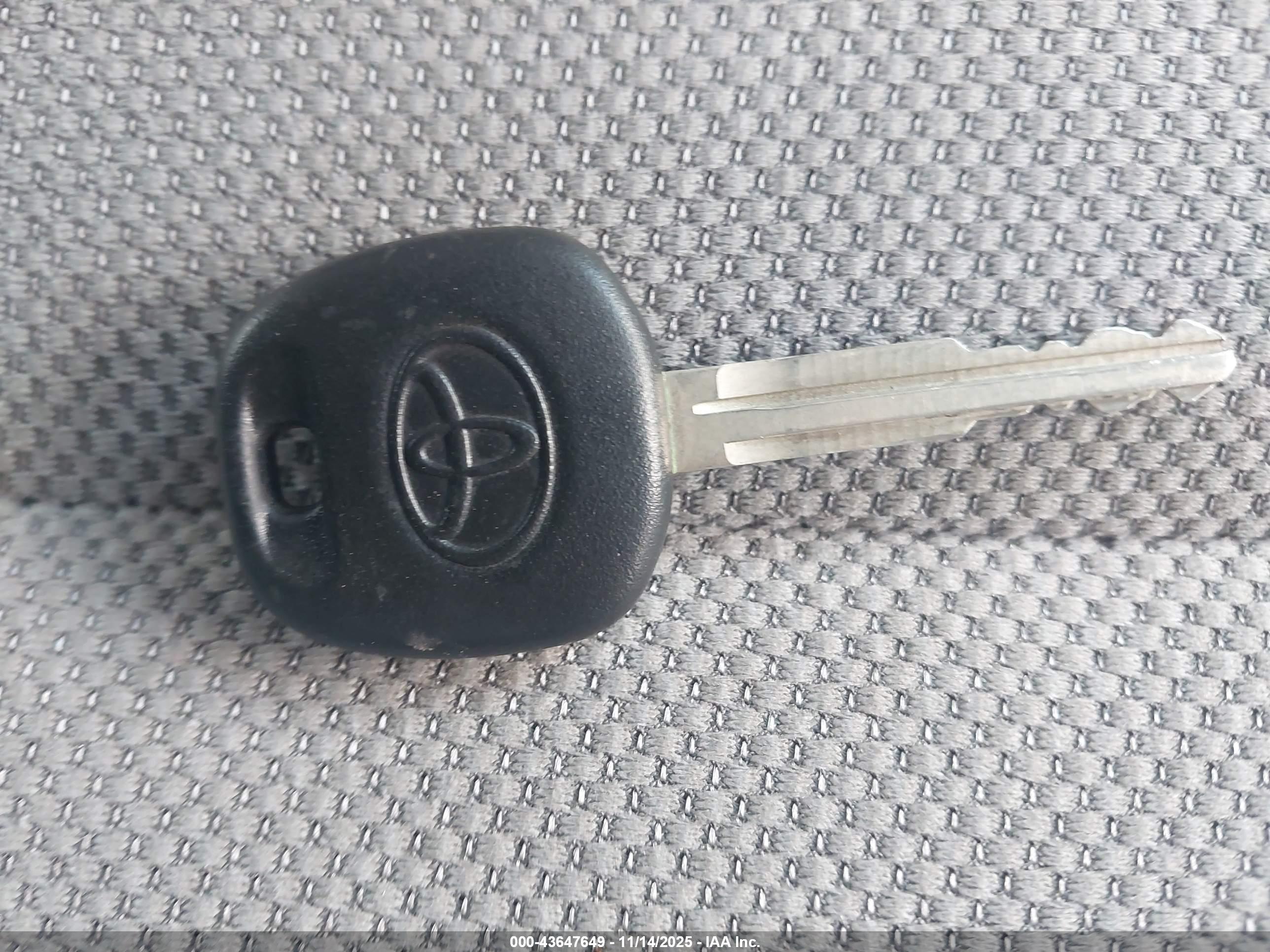 TOYOTA SIENNA image 11