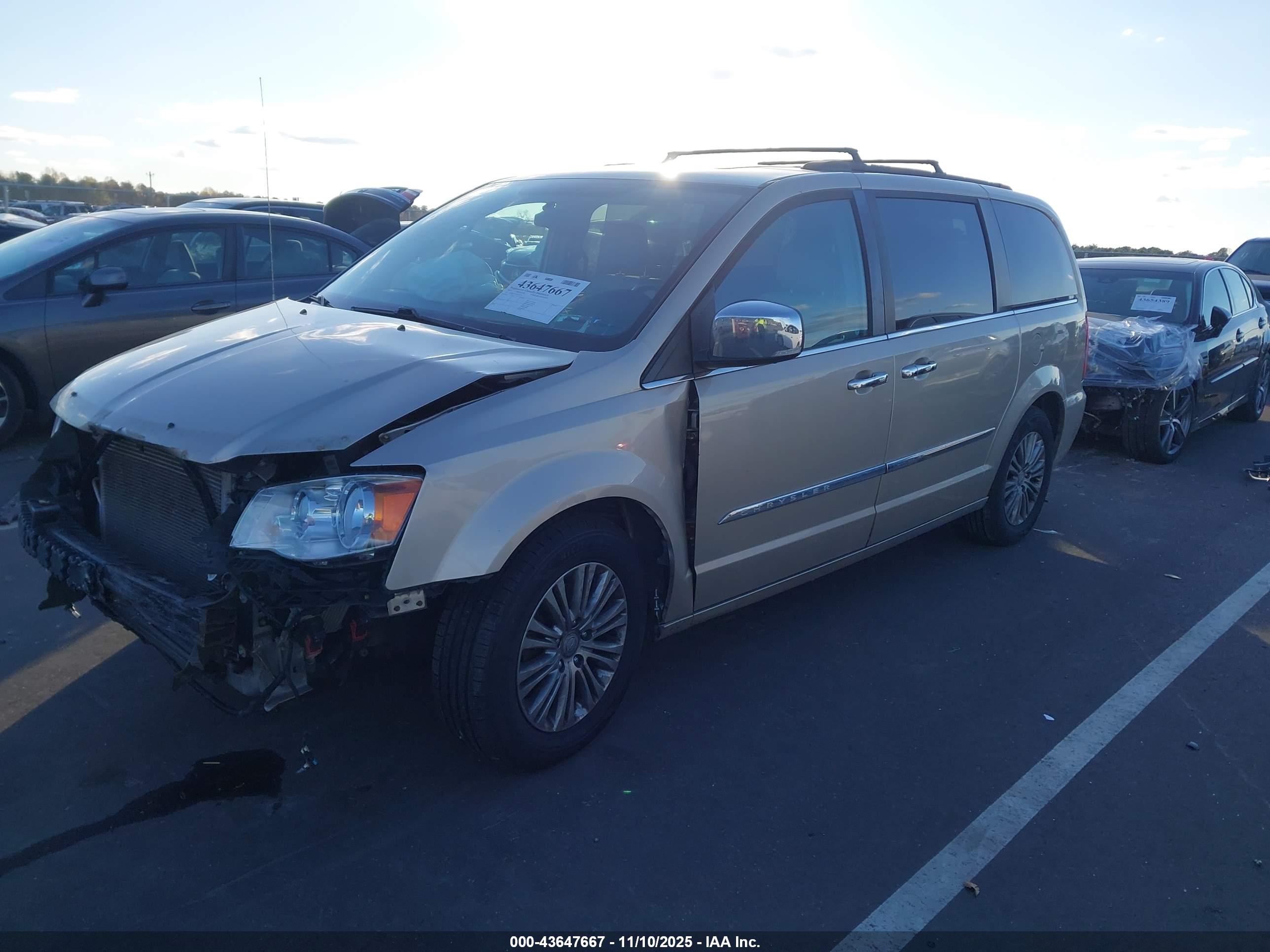 CHRYSLER TOWN image 2