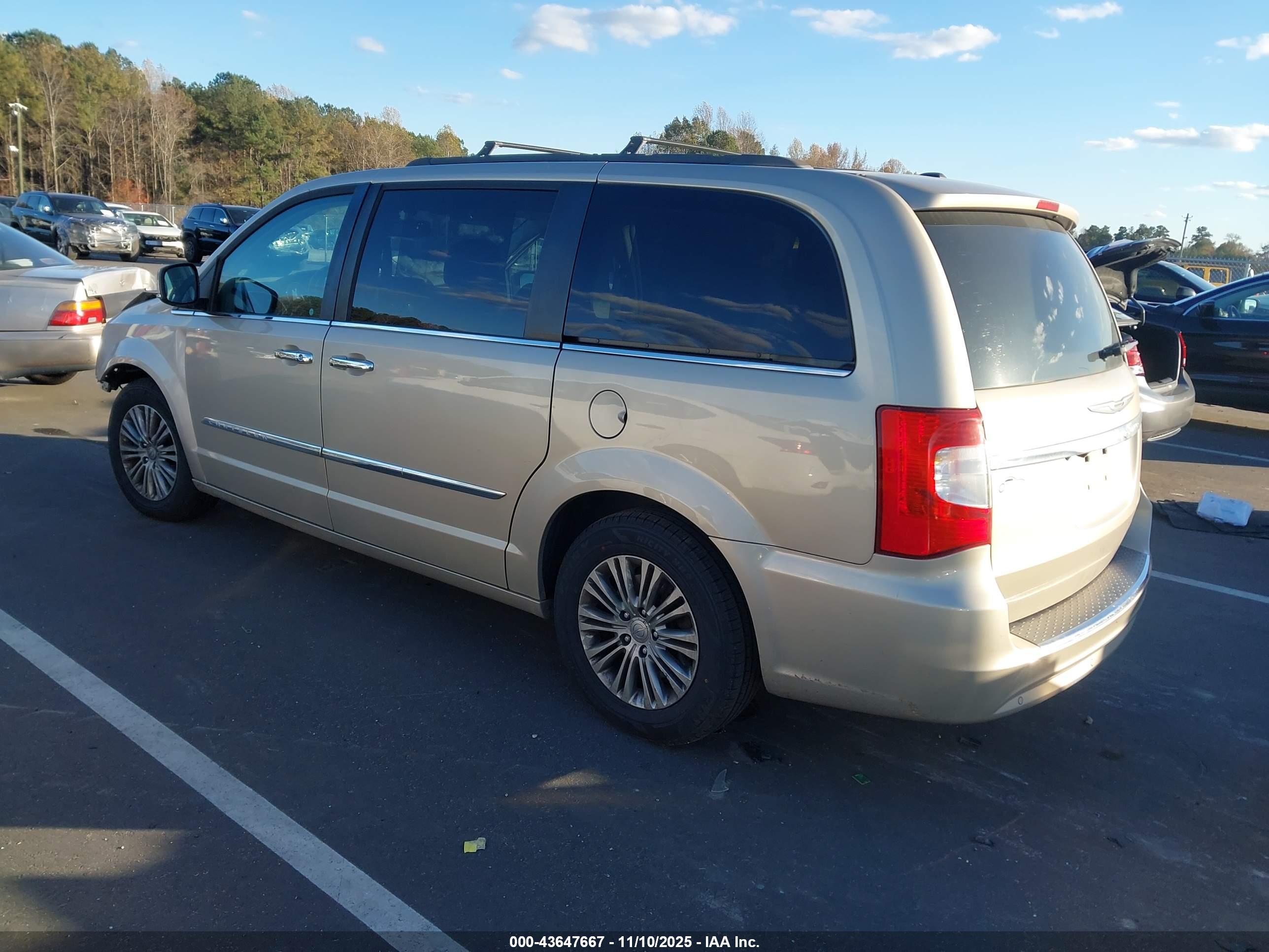 CHRYSLER TOWN image 3