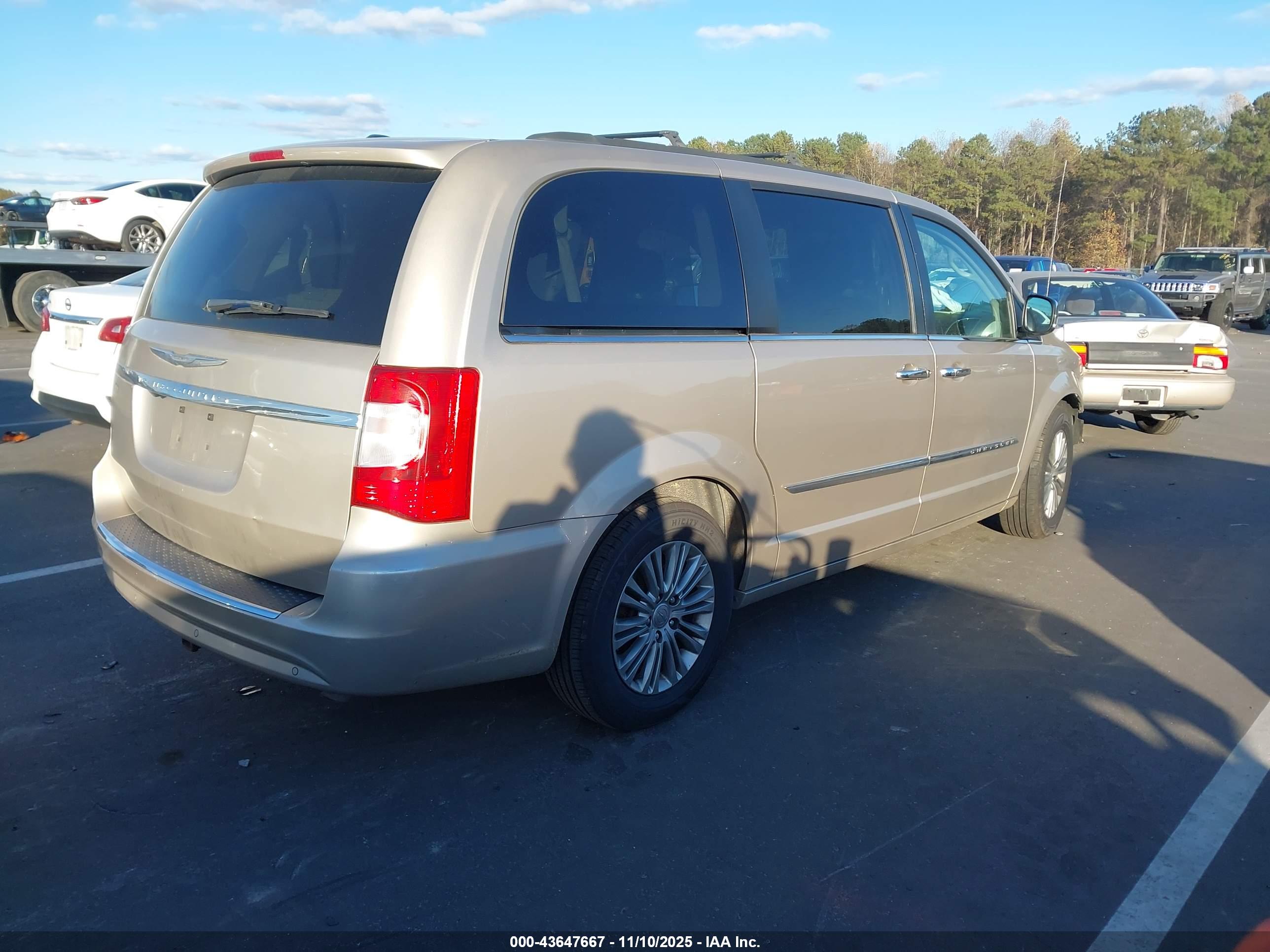 CHRYSLER TOWN image 4