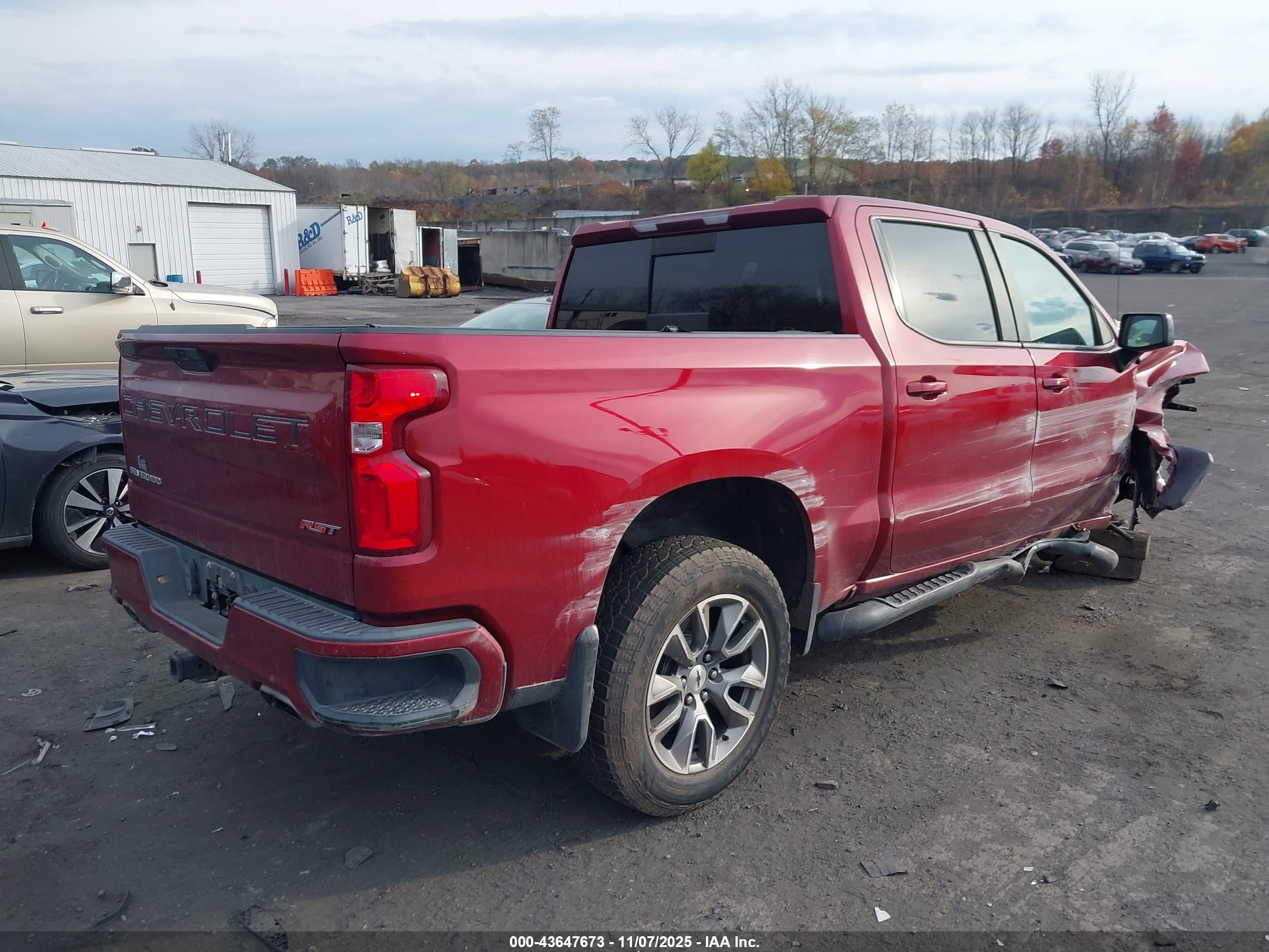 CHEVROLET SILVERADO image 4