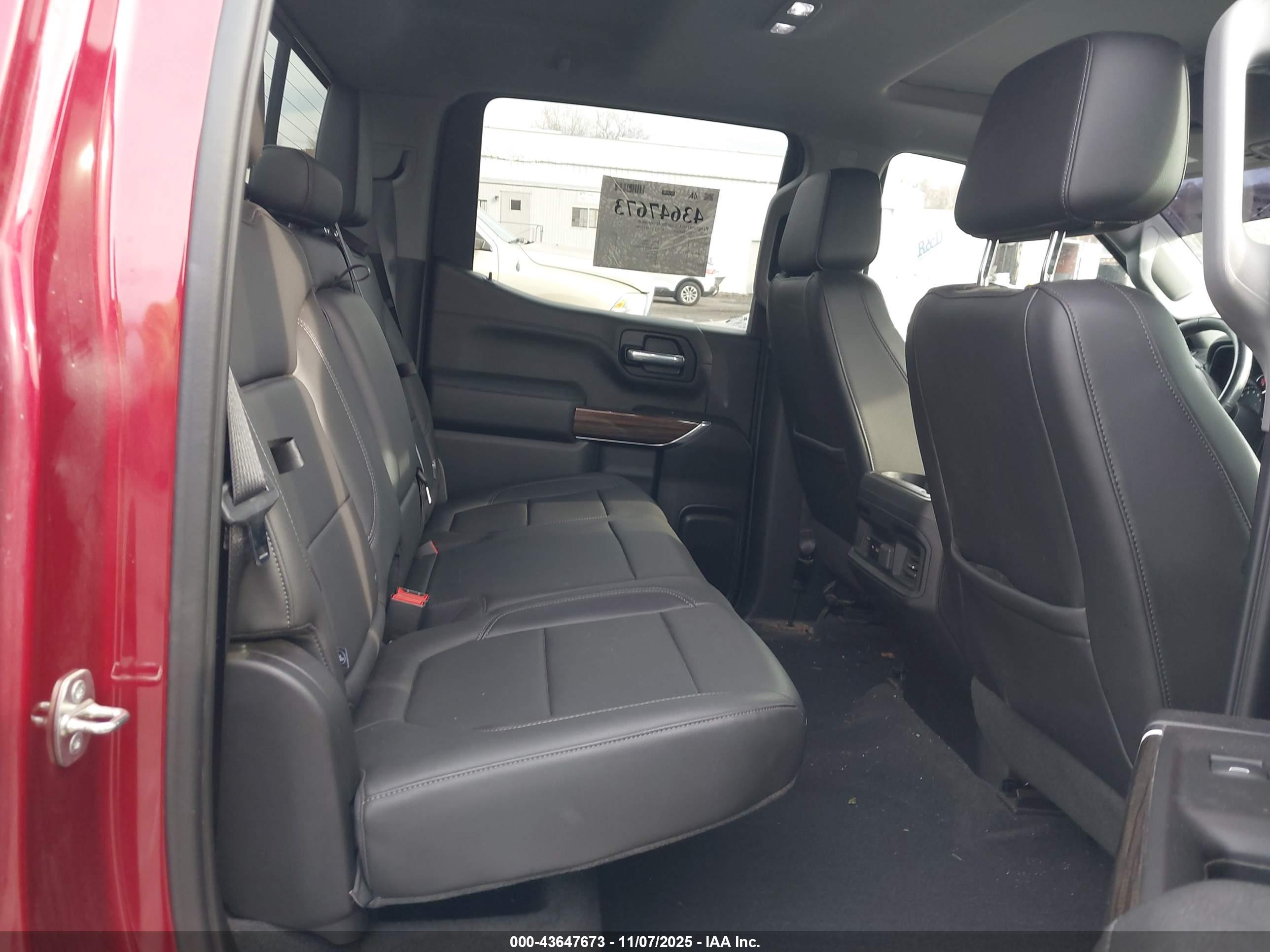 CHEVROLET SILVERADO image 8