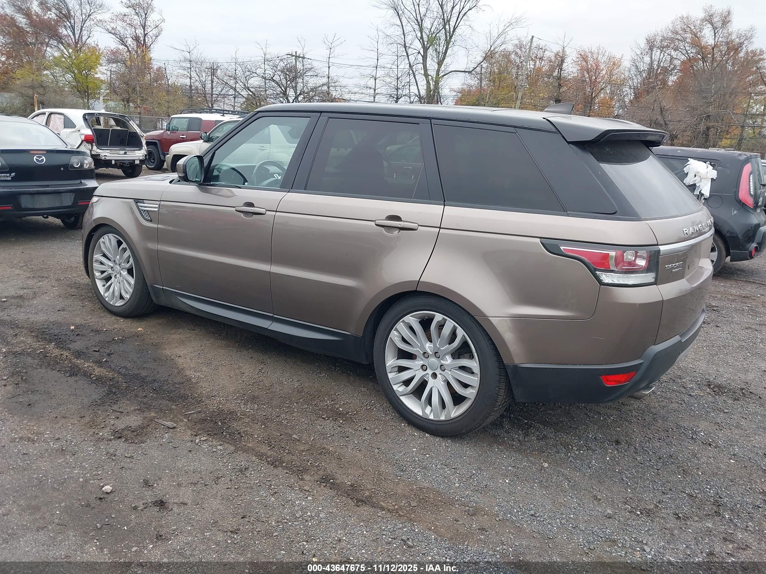 LAND ROVER image 3
