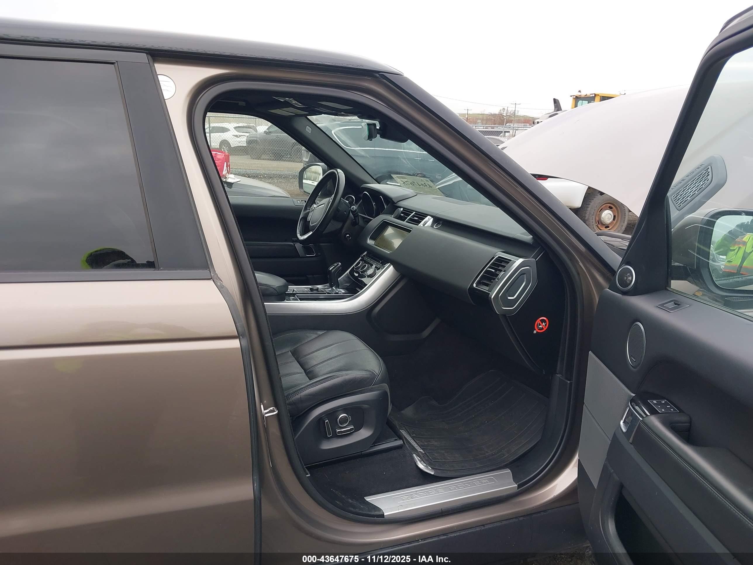 LAND ROVER image 5