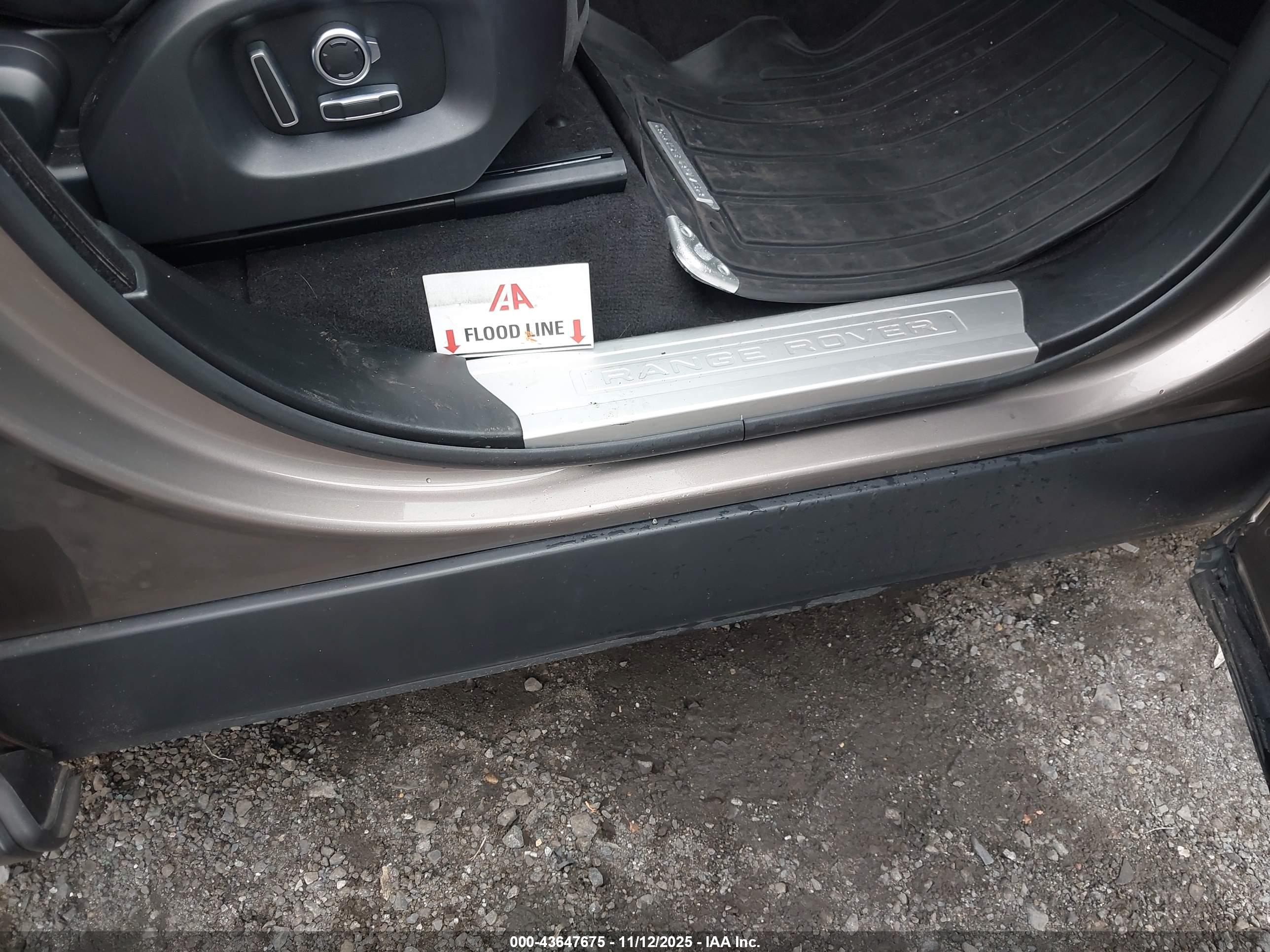 LAND ROVER image 6