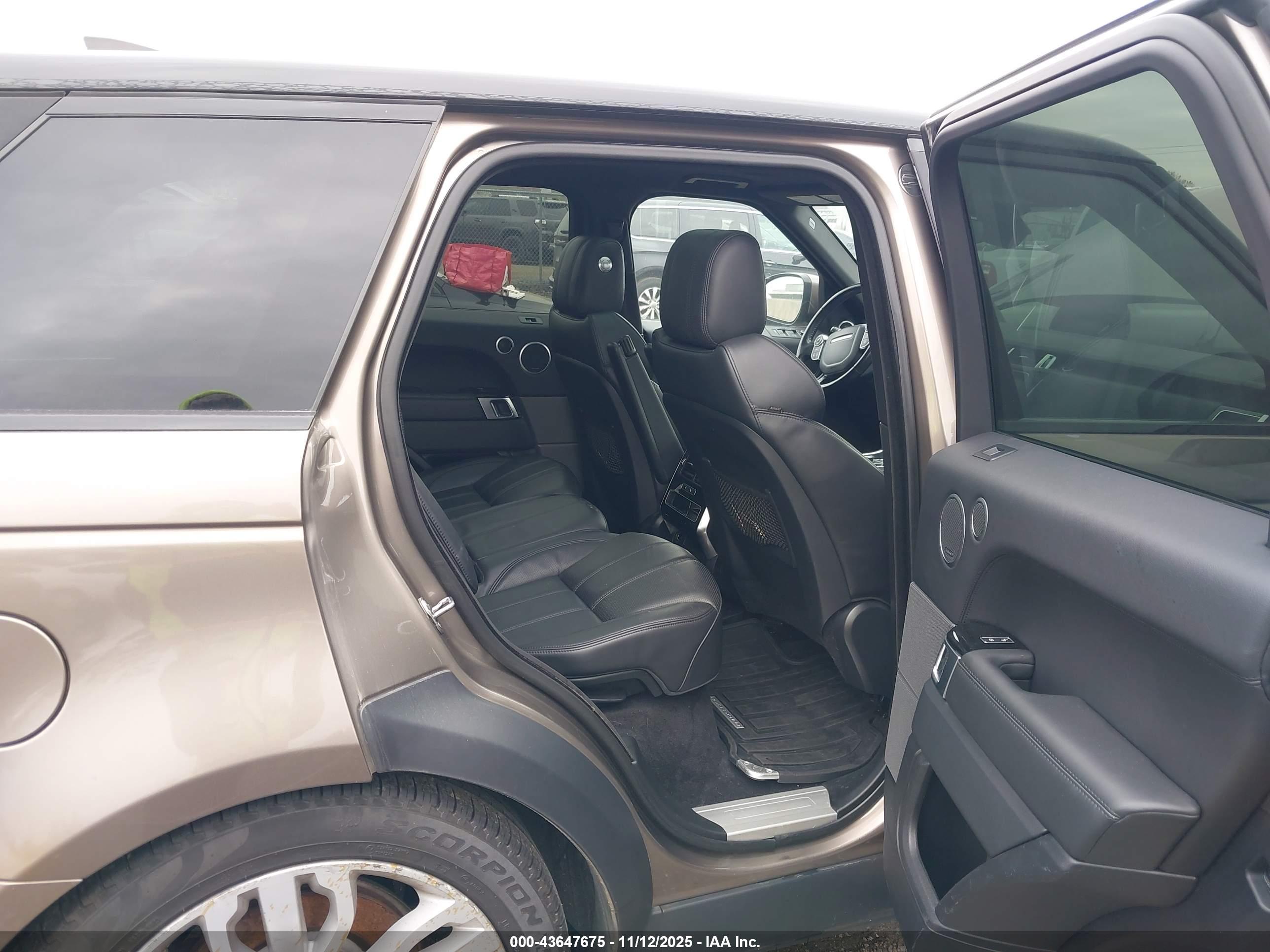 LAND ROVER image 8