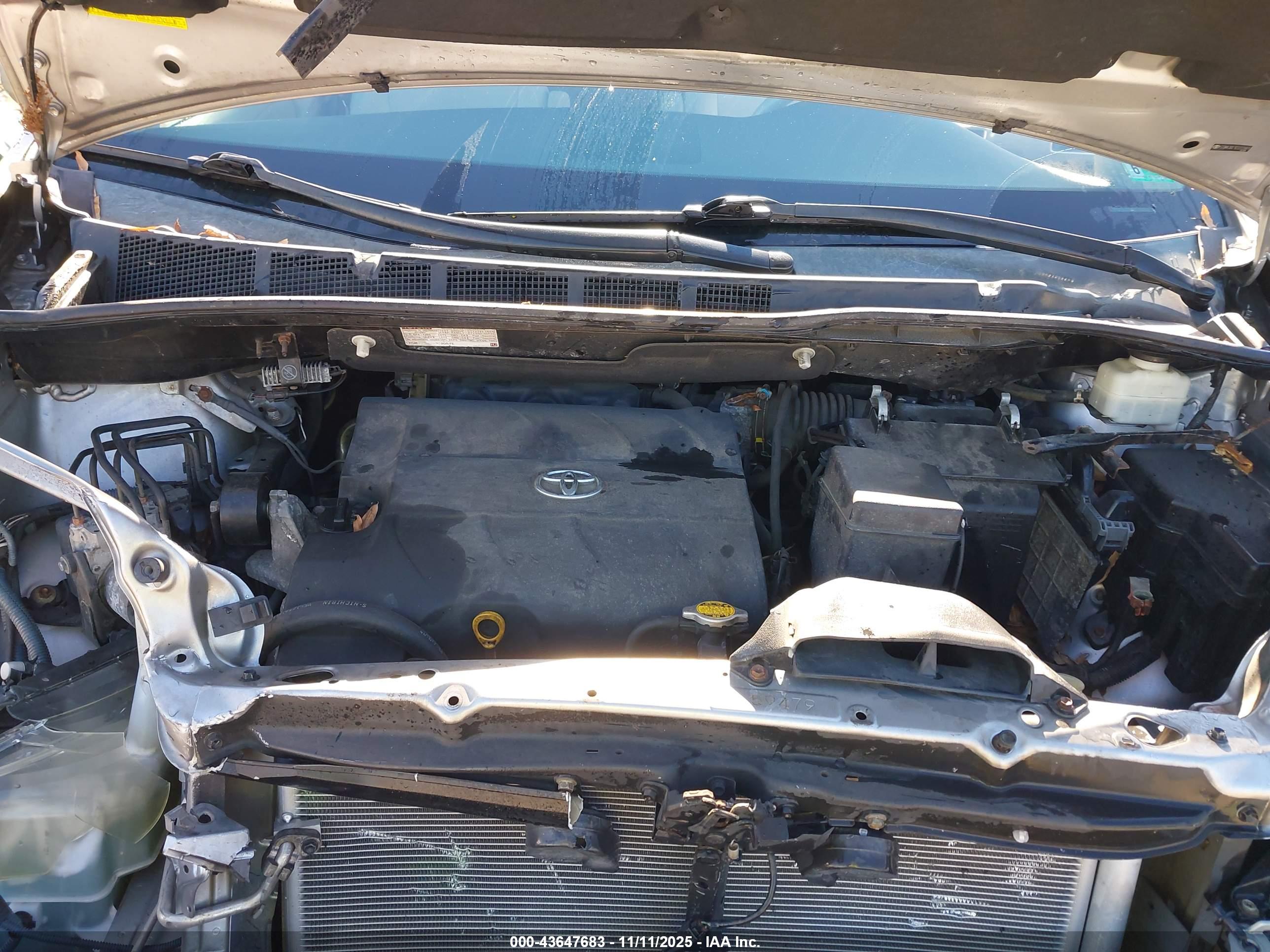 TOYOTA SIENNA image 10