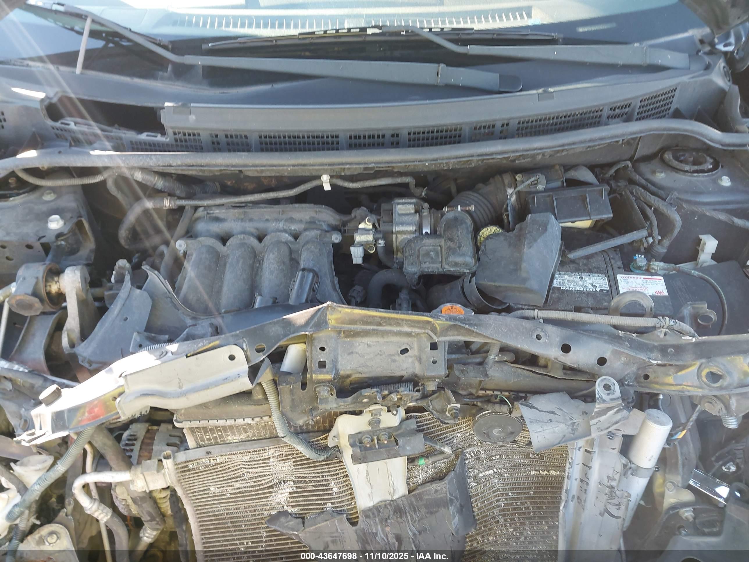 NISSAN VERSA image 10