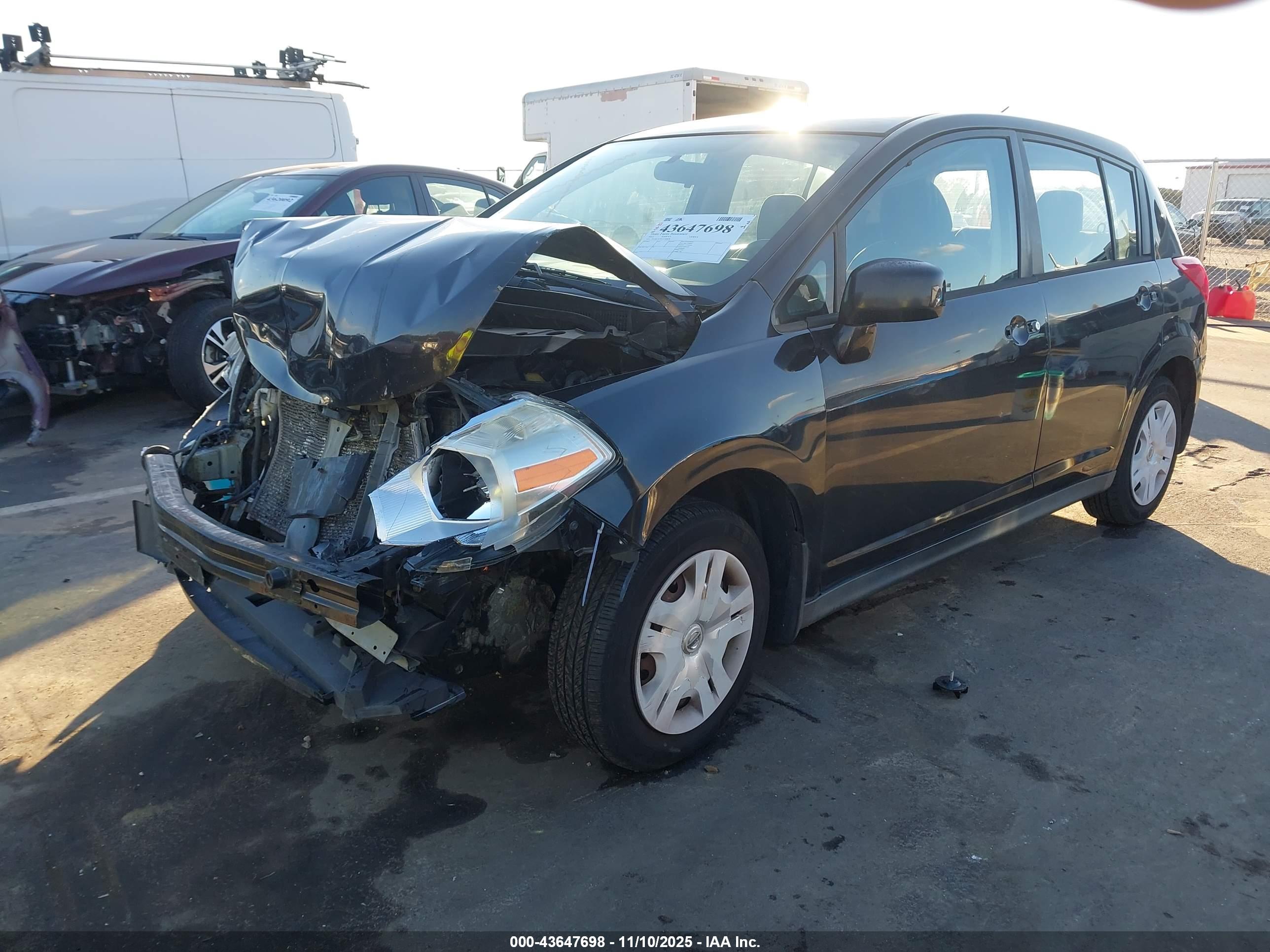 NISSAN VERSA image 2