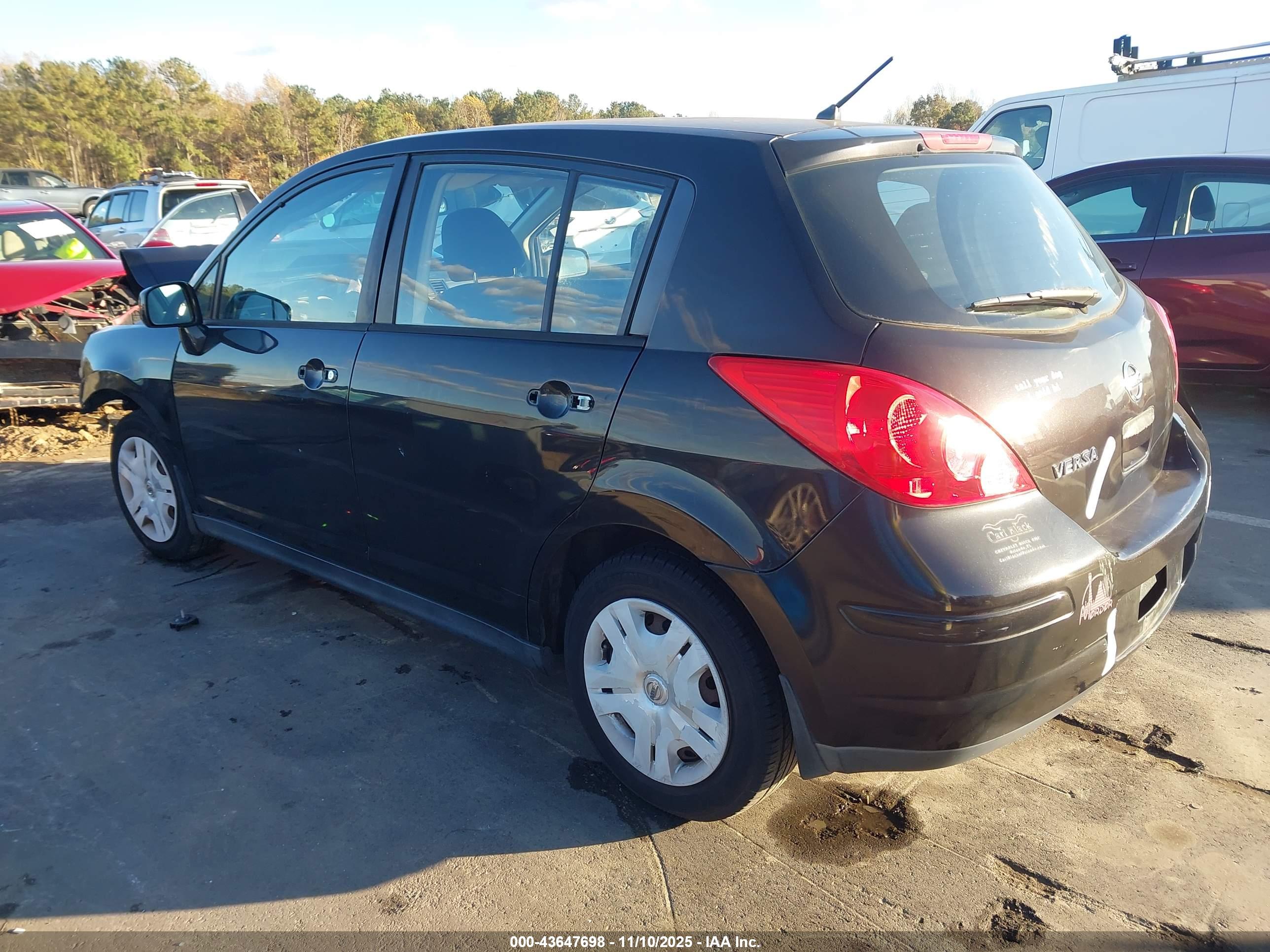 NISSAN VERSA image 3