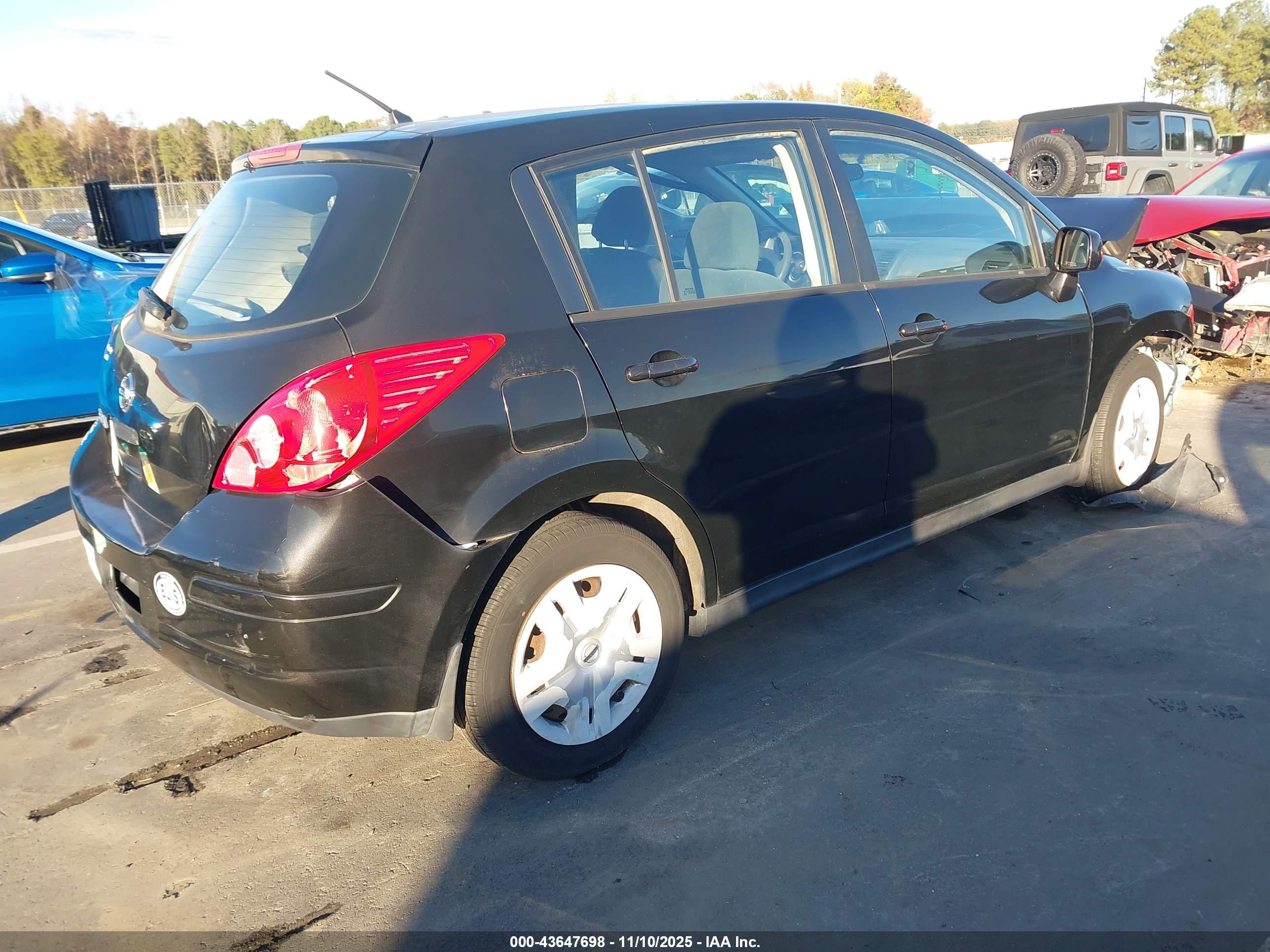 NISSAN VERSA image 4
