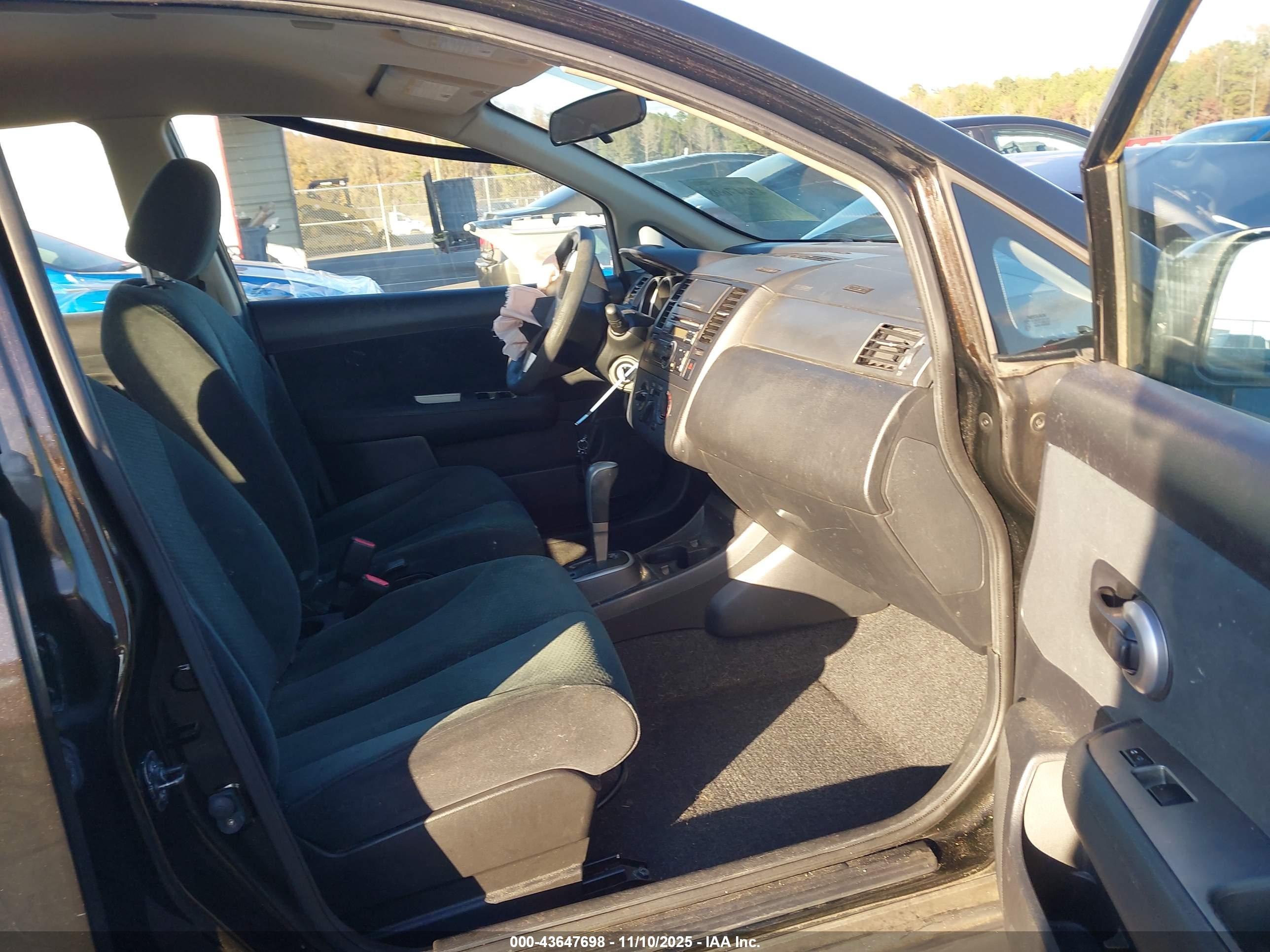 NISSAN VERSA image 5
