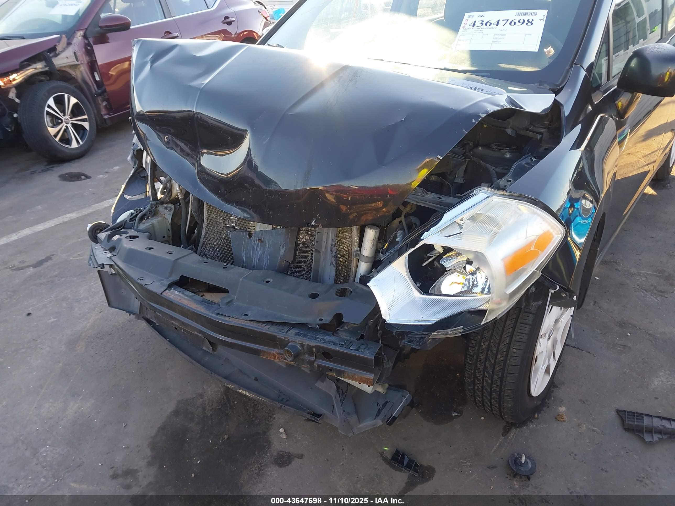 NISSAN VERSA image 6