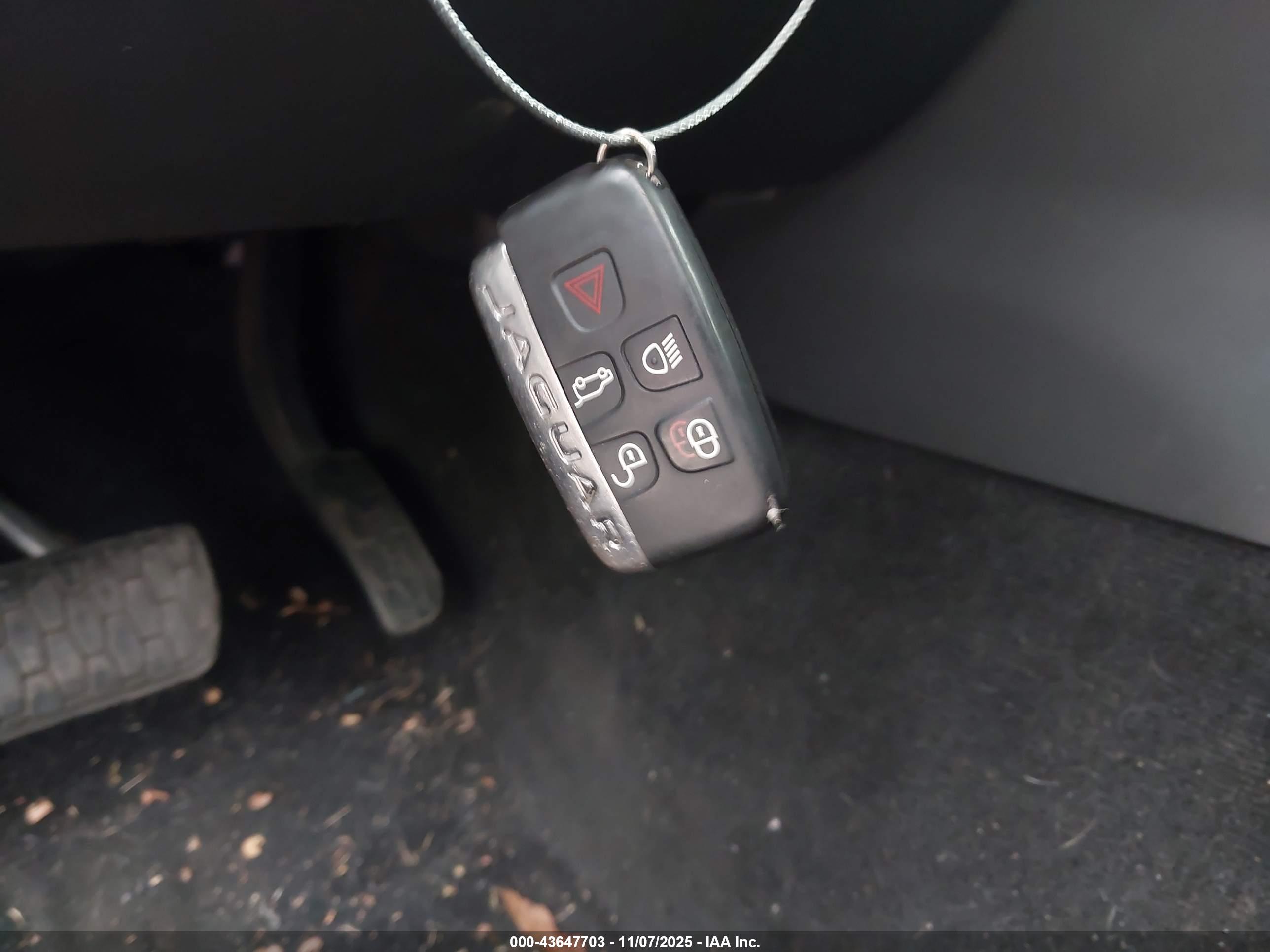 JAGUAR F-PACE image 11