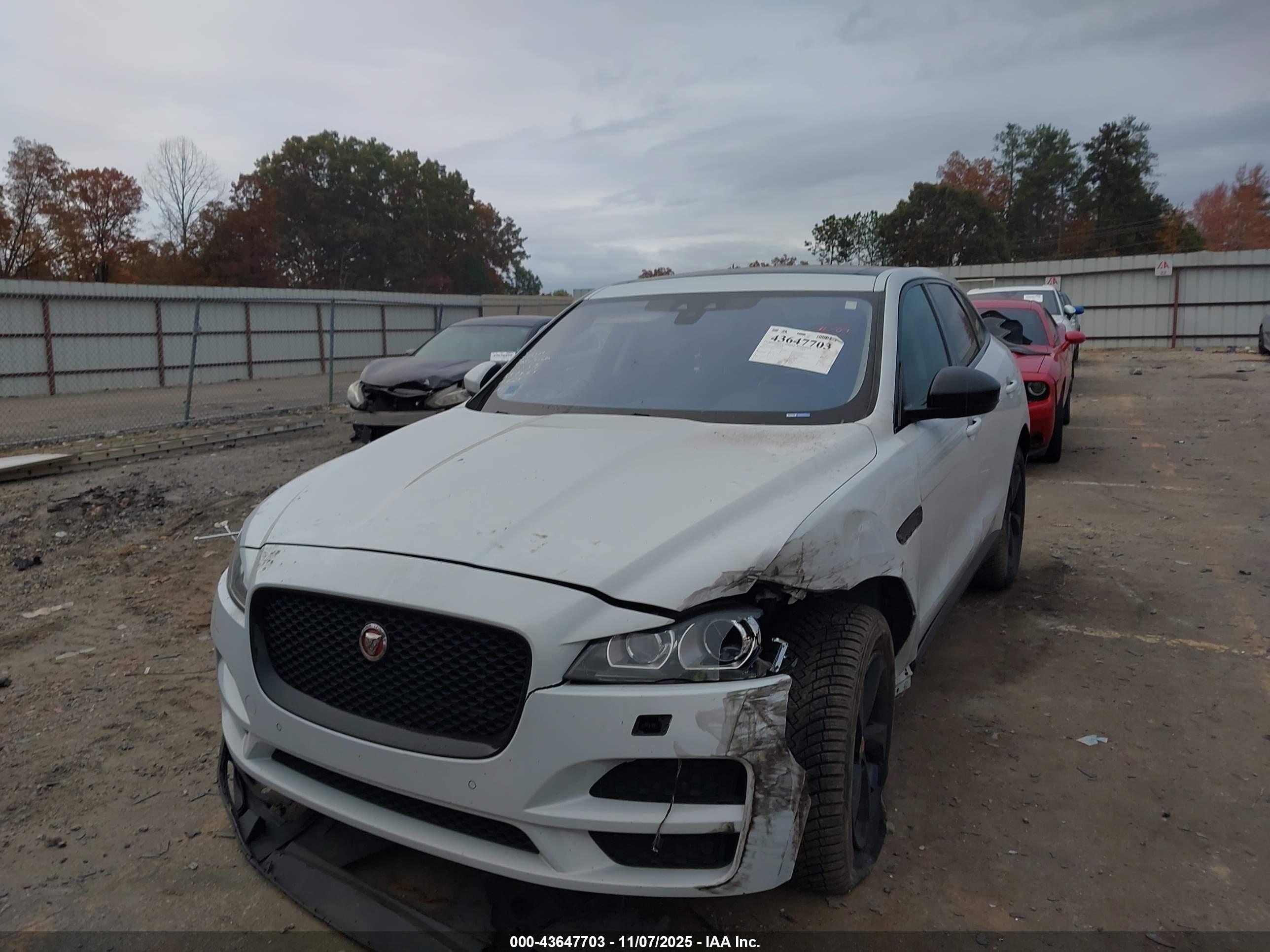 JAGUAR F-PACE image 2