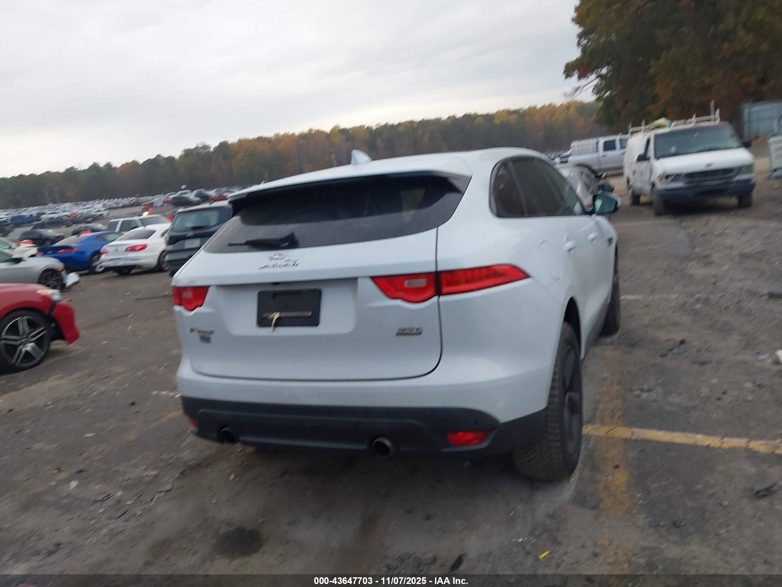 JAGUAR F-PACE image 4