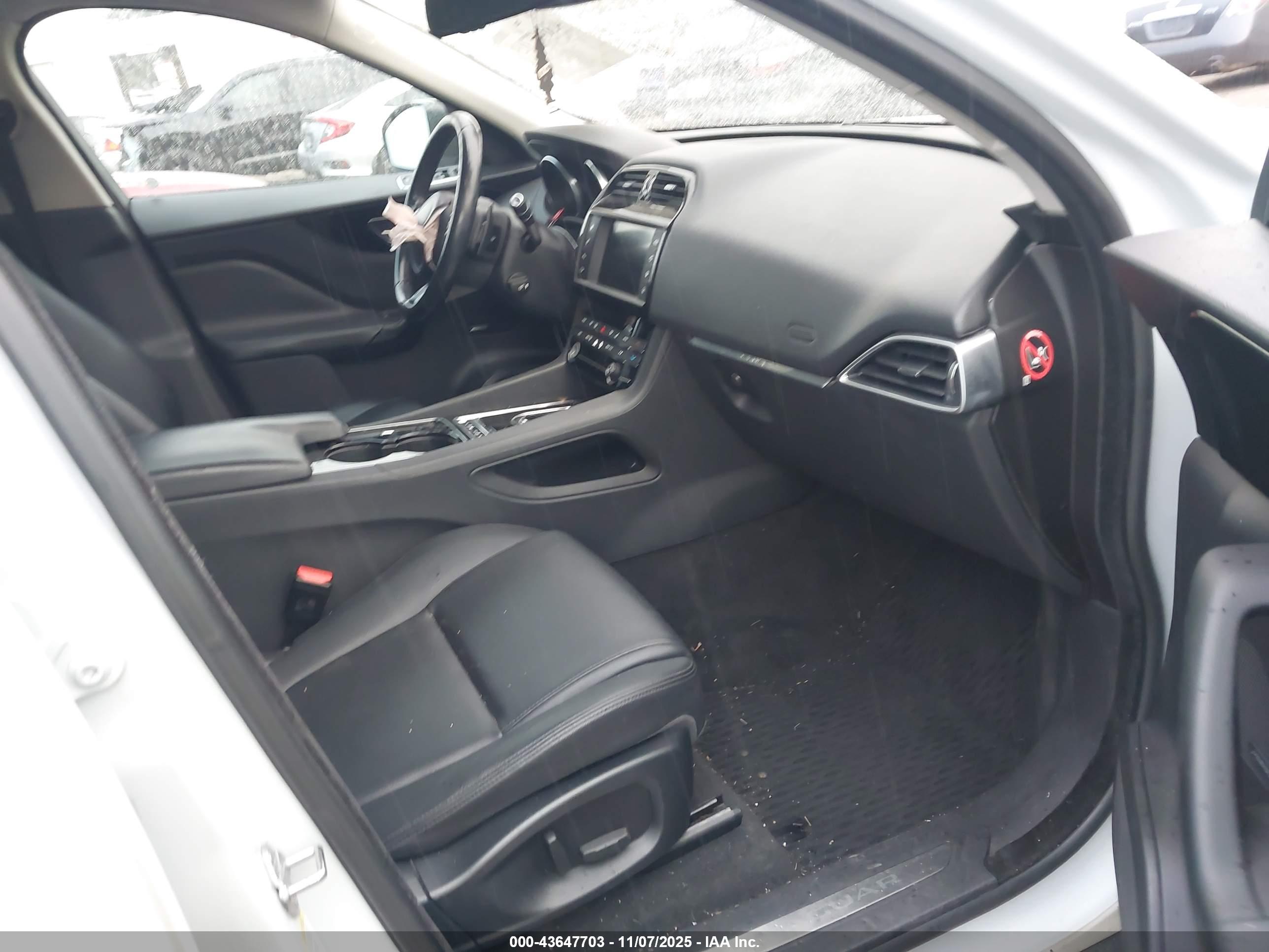 JAGUAR F-PACE image 5