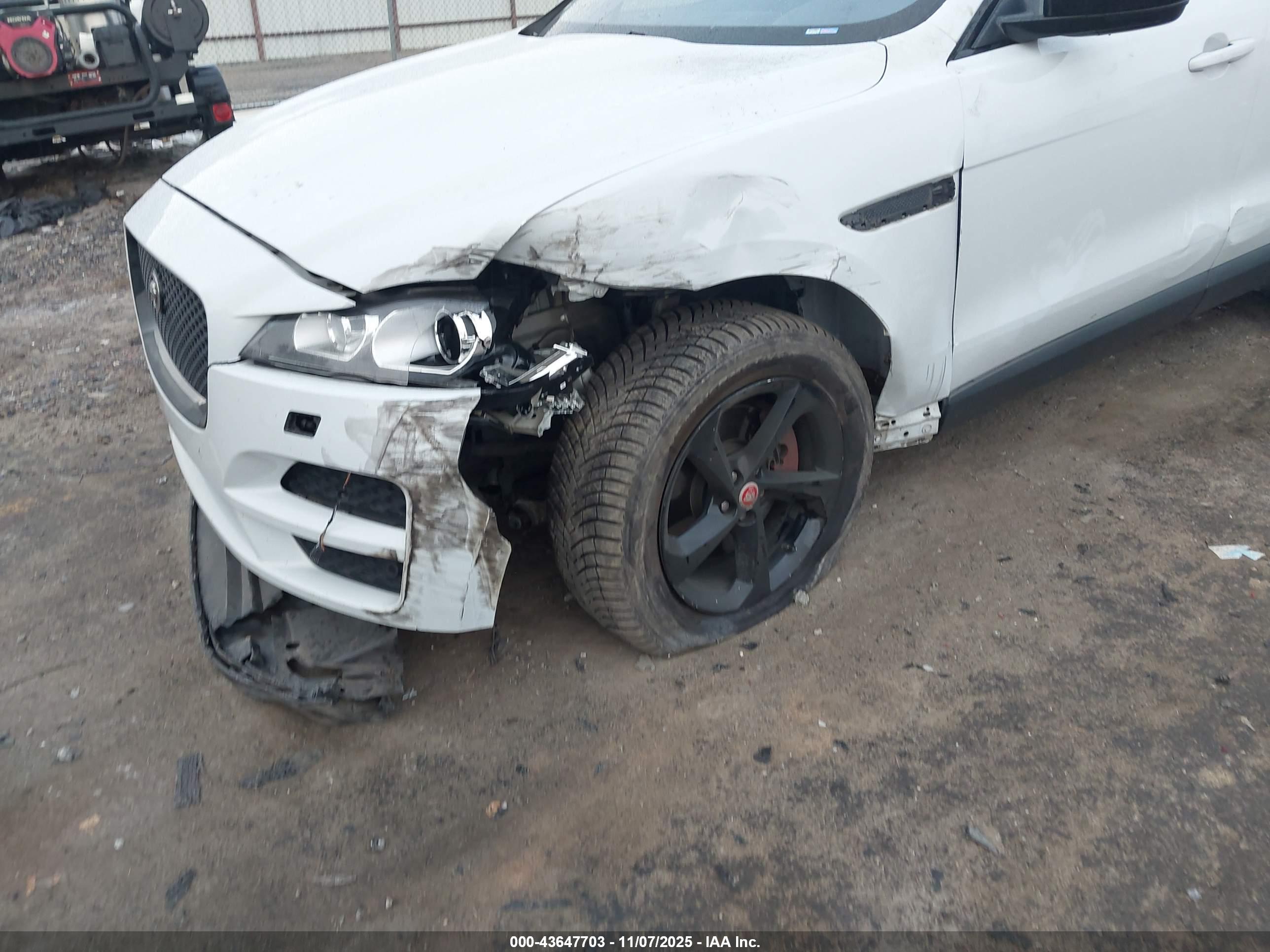 JAGUAR F-PACE image 6