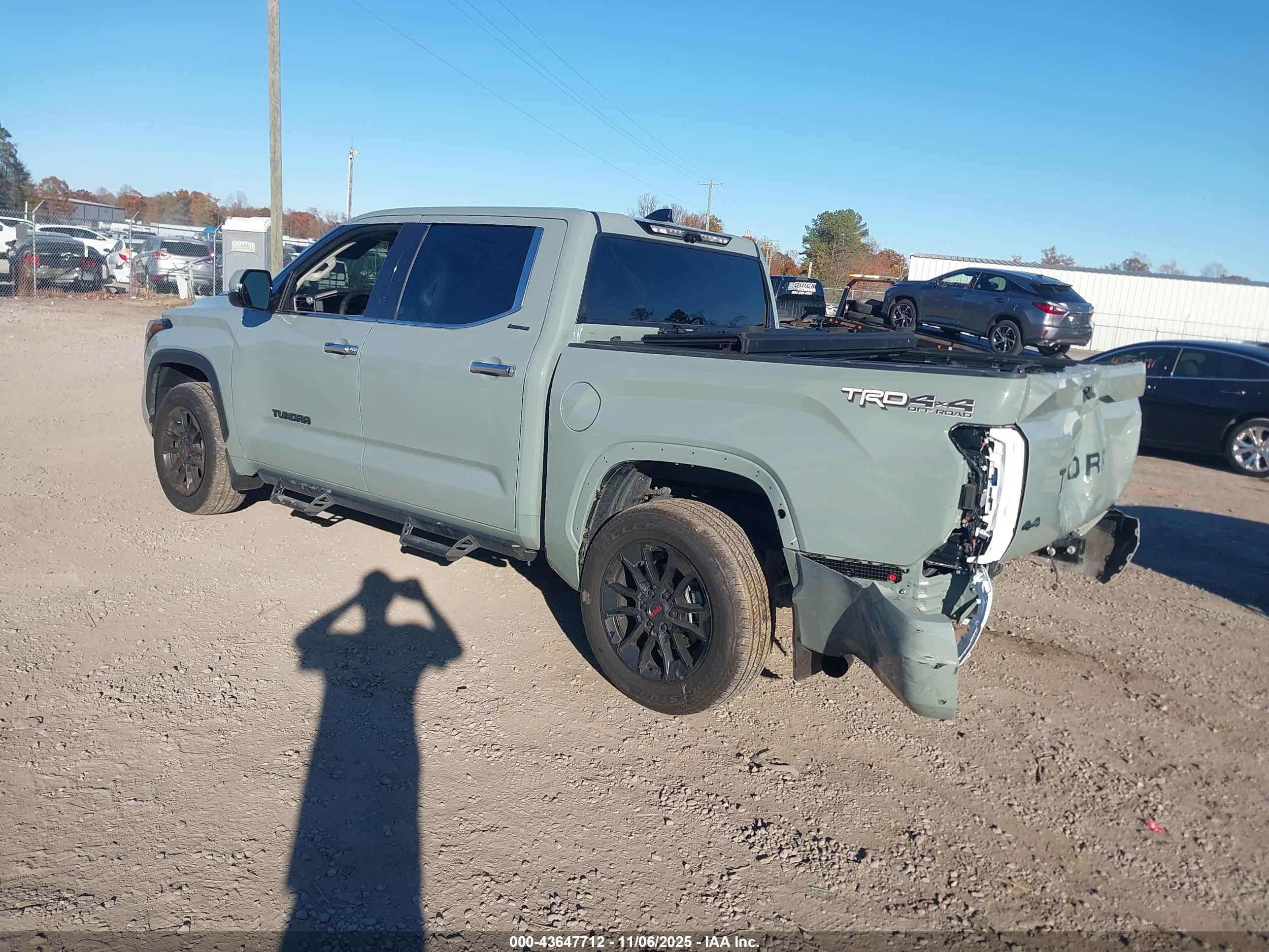 TOYOTA TUNDRA image 3