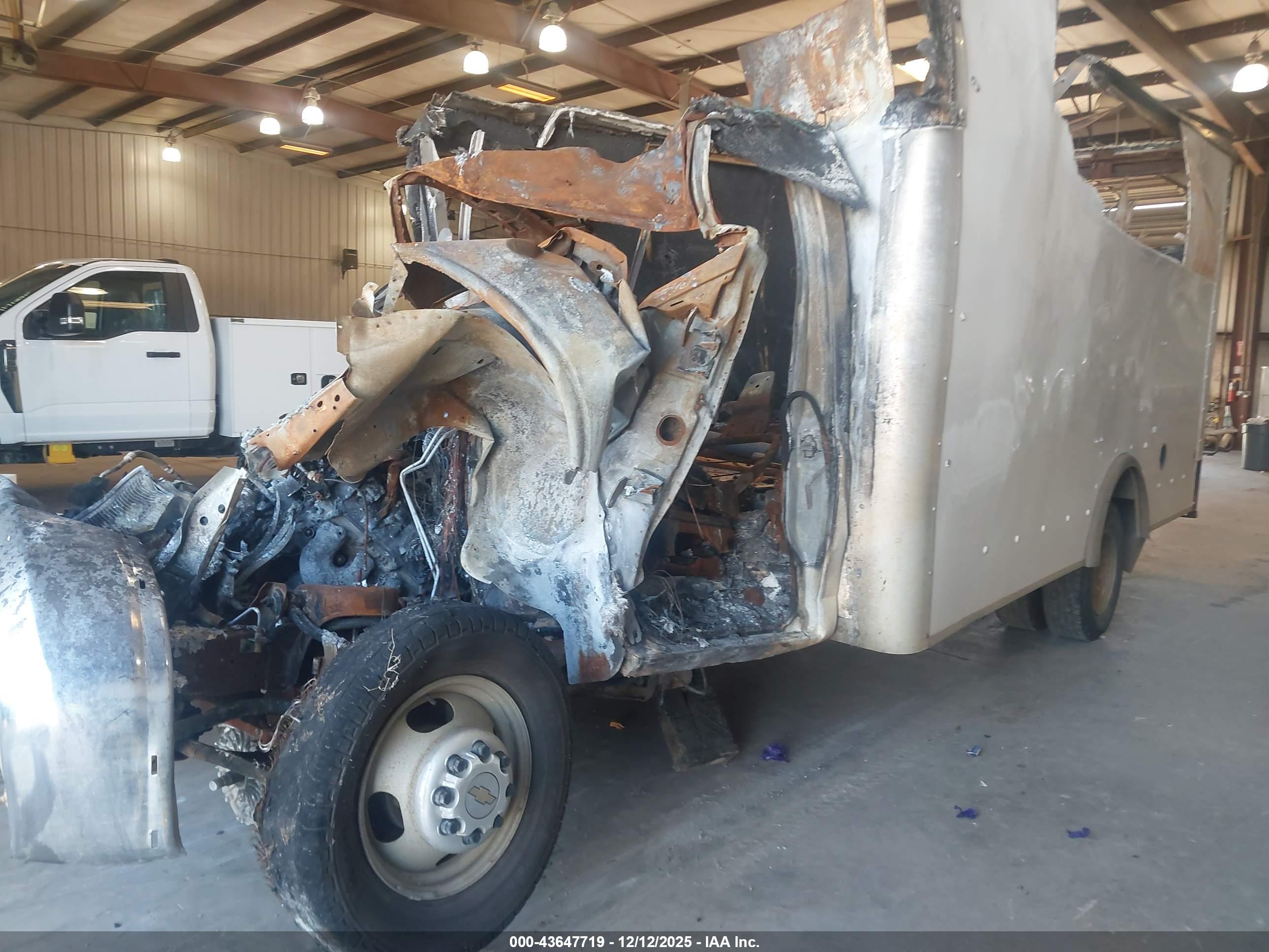 CHEVROLET EXPRESS image 2