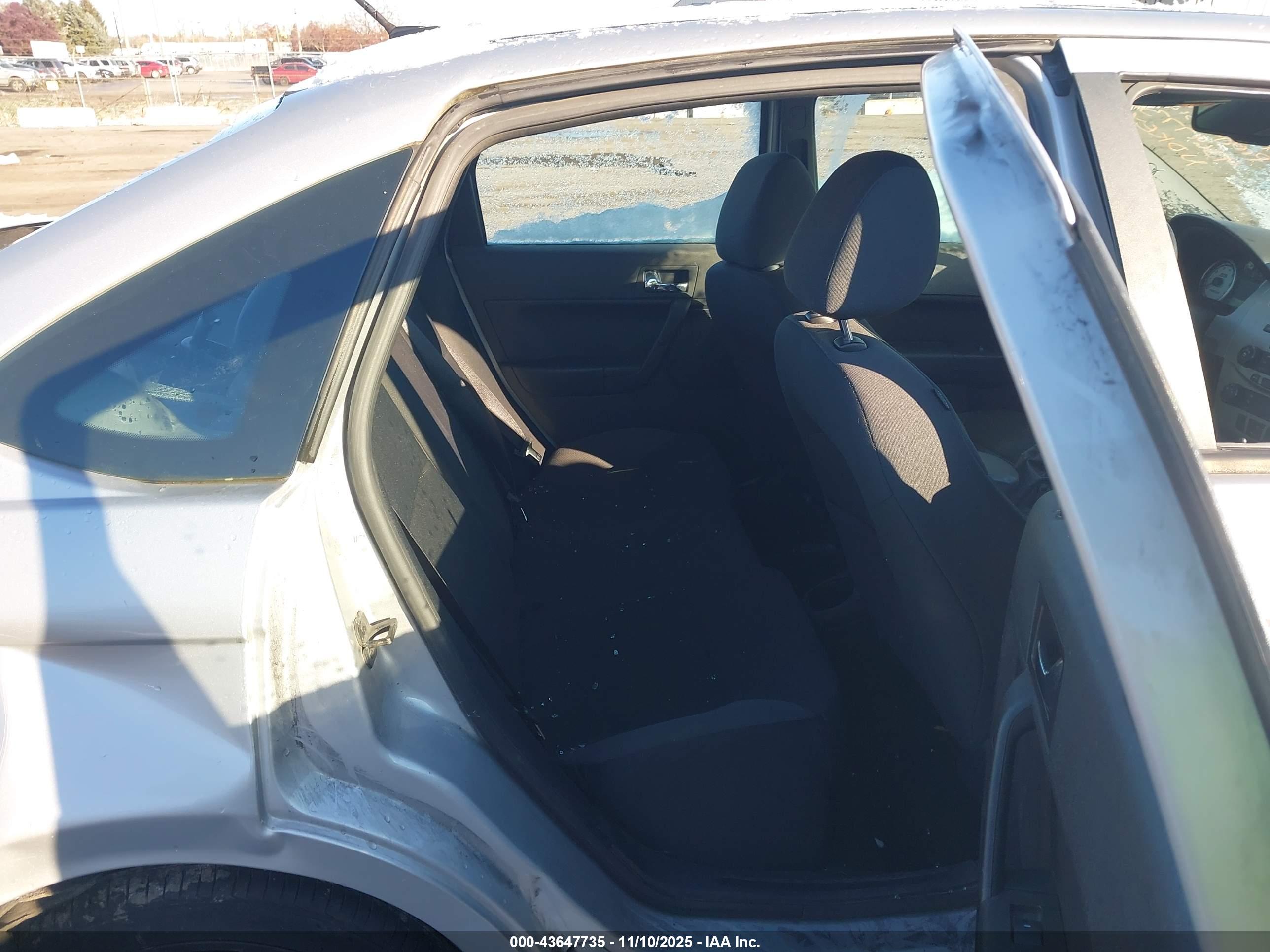 FORD FOCUS image 8