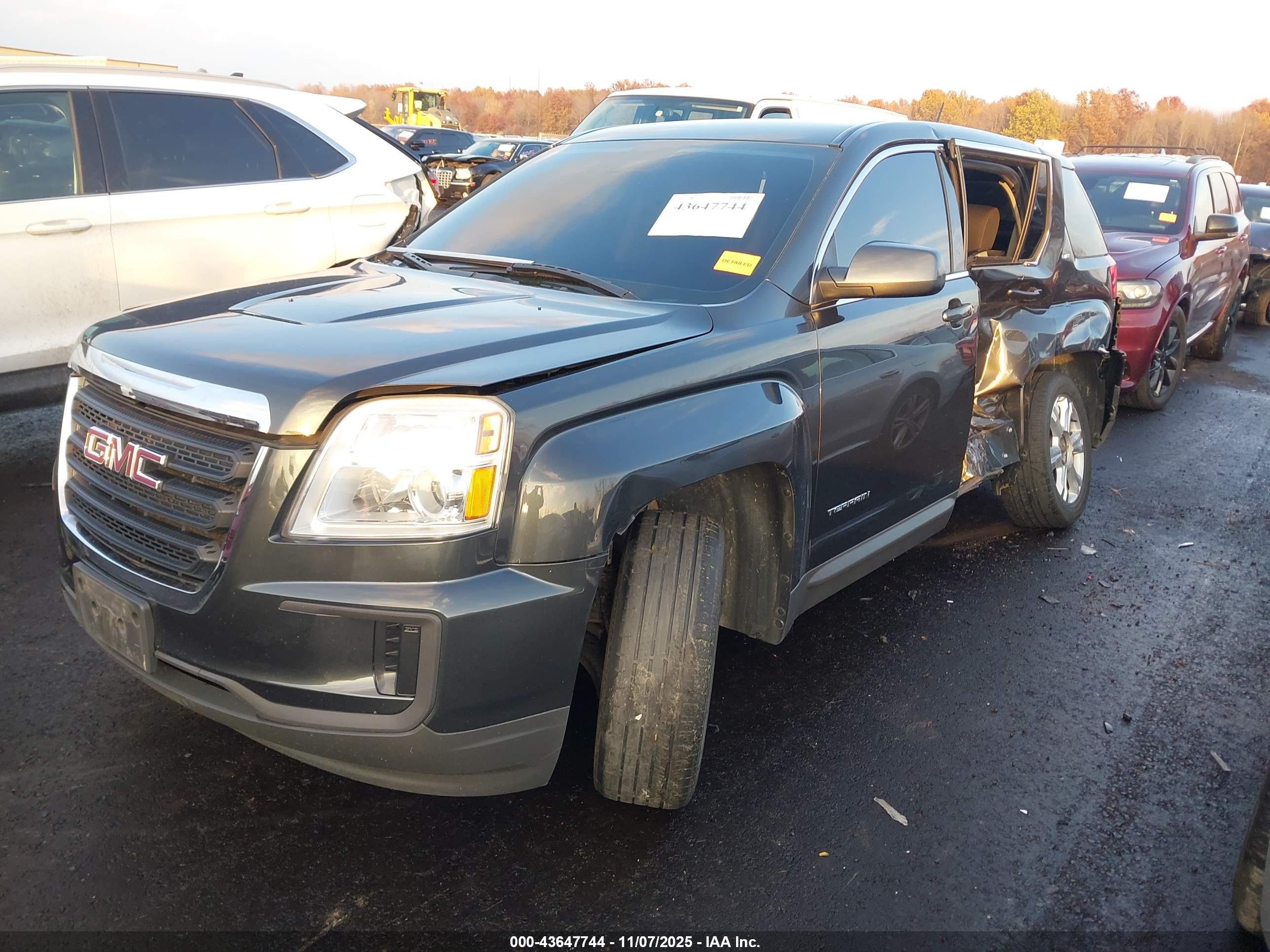 GMC TERRAIN image 2