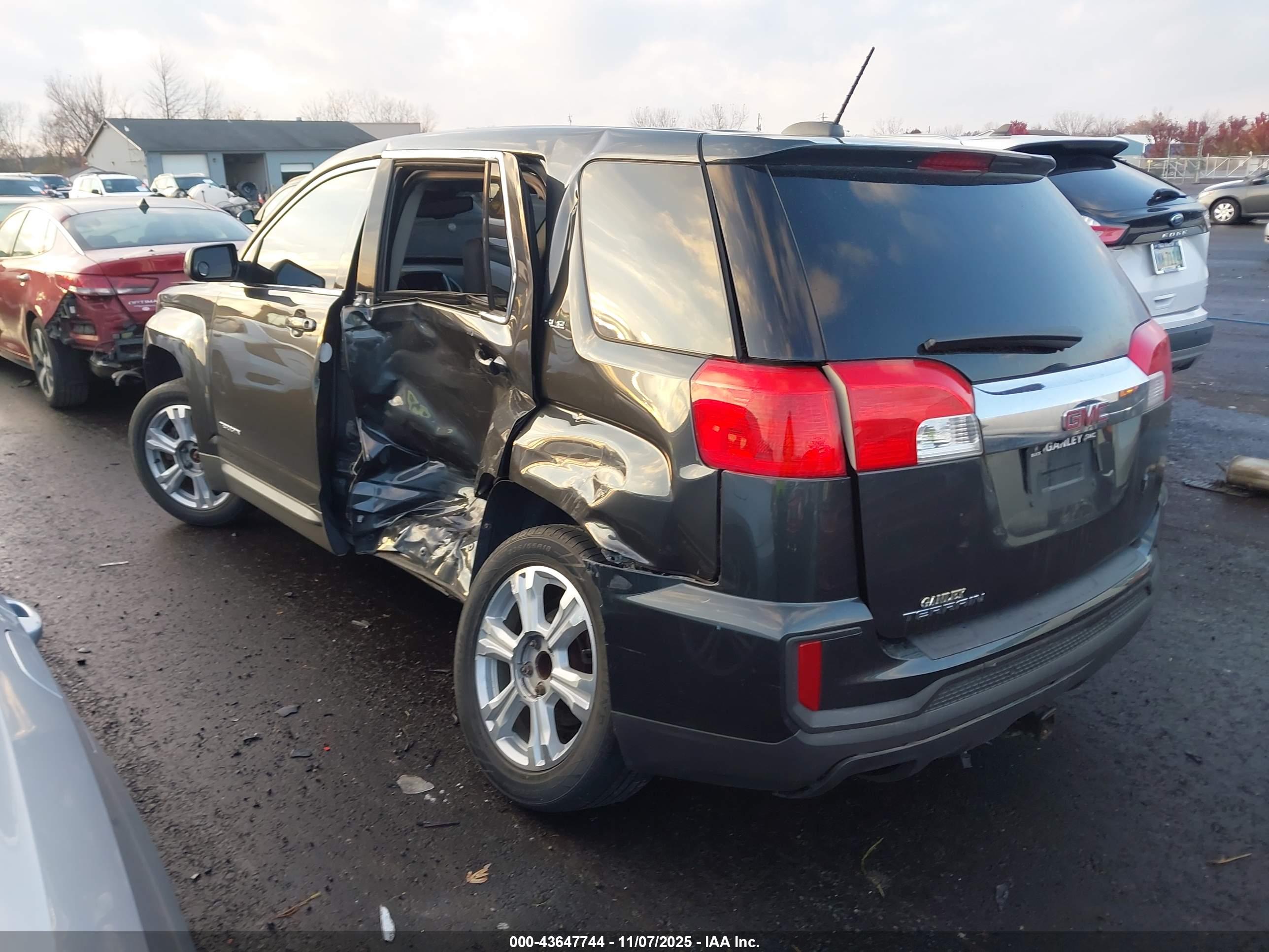 GMC TERRAIN image 3