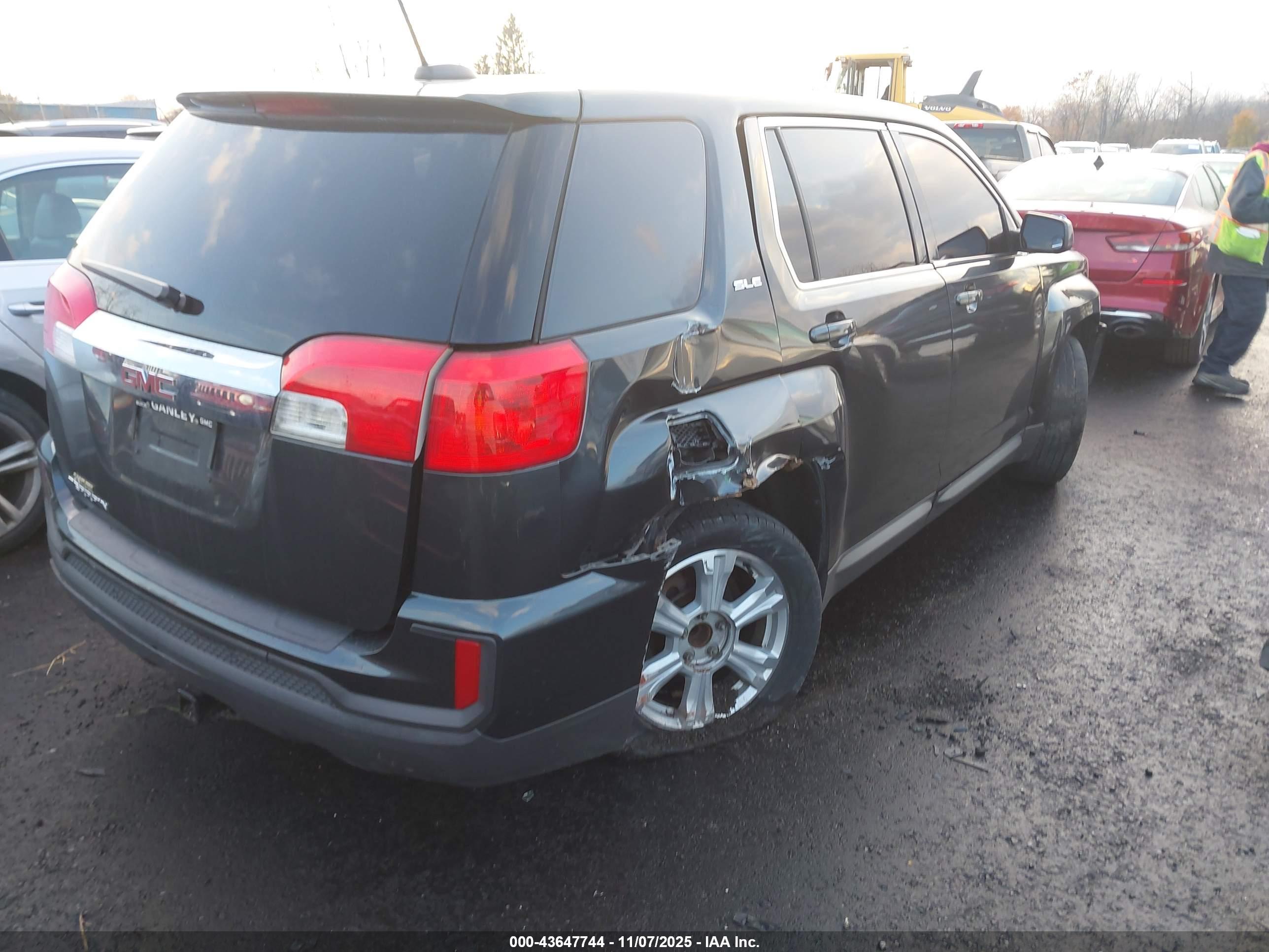 GMC TERRAIN image 4