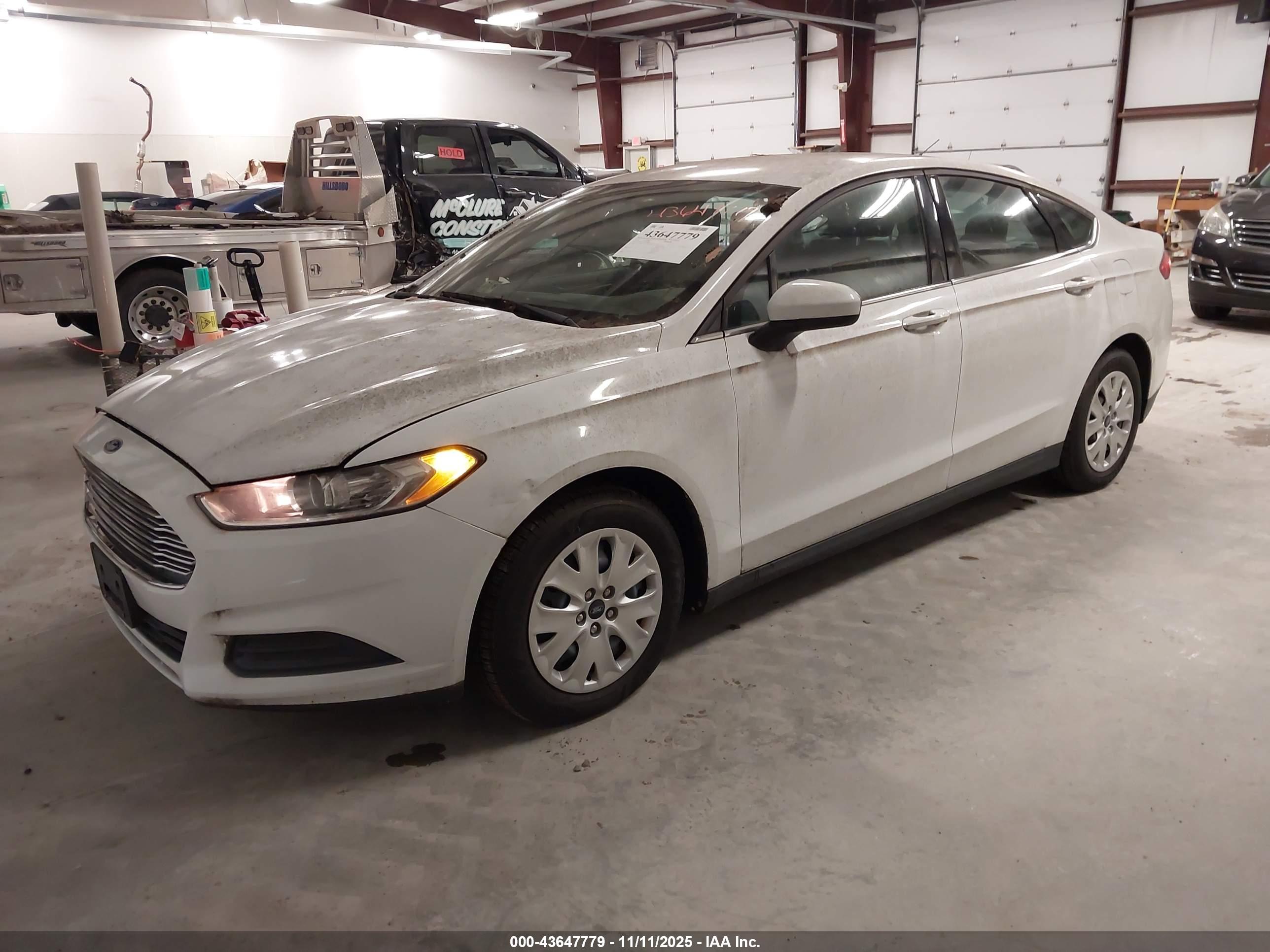 FORD FUSION image 2