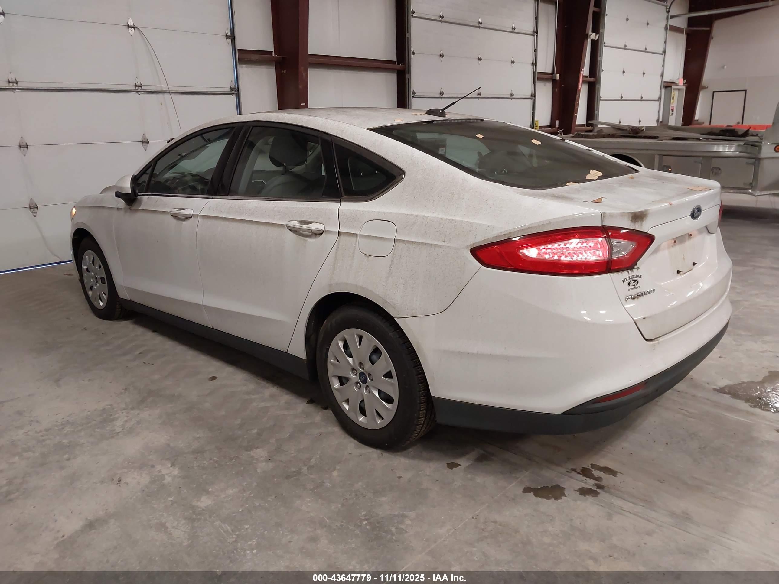 FORD FUSION image 3