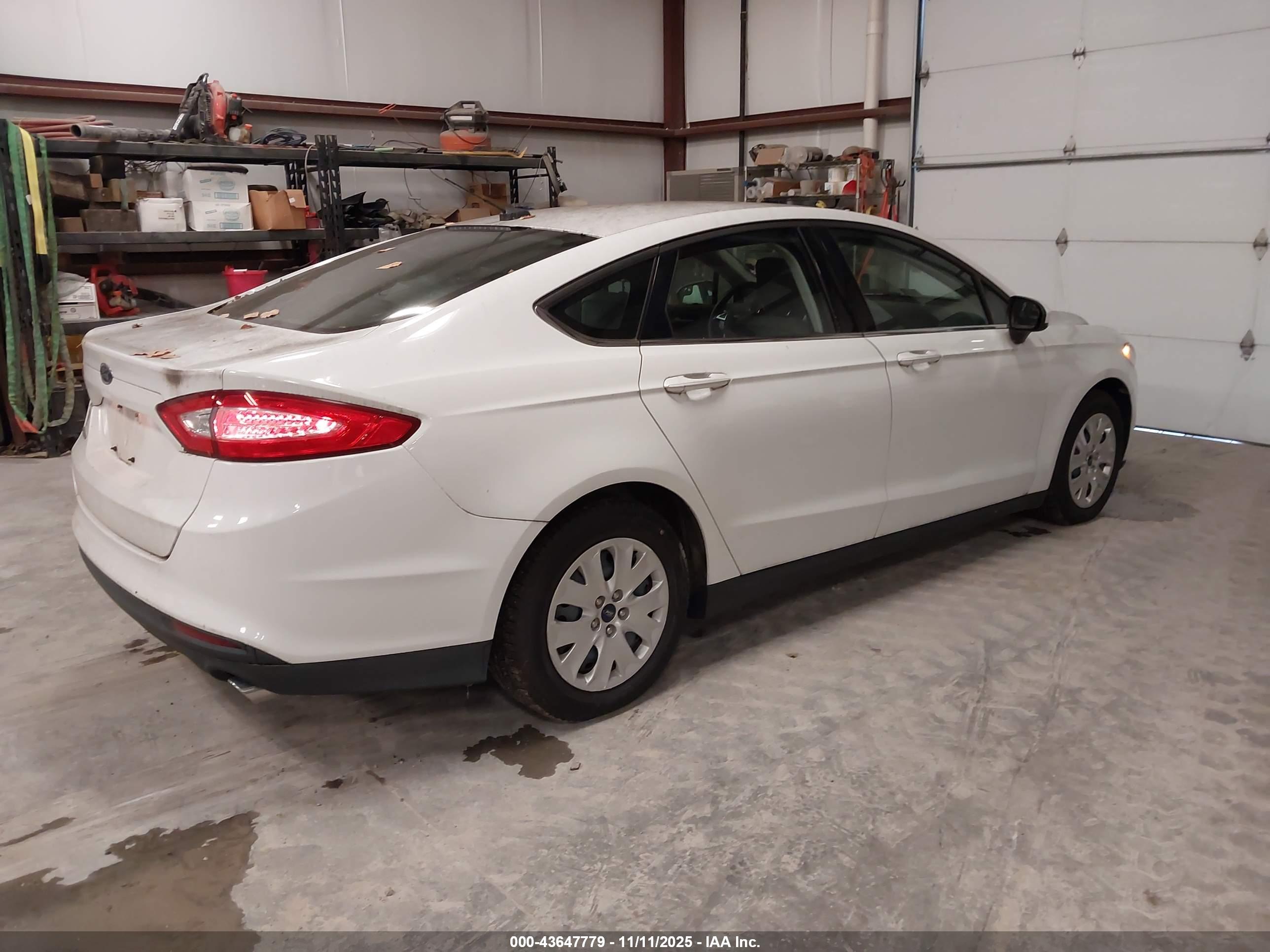 FORD FUSION image 4