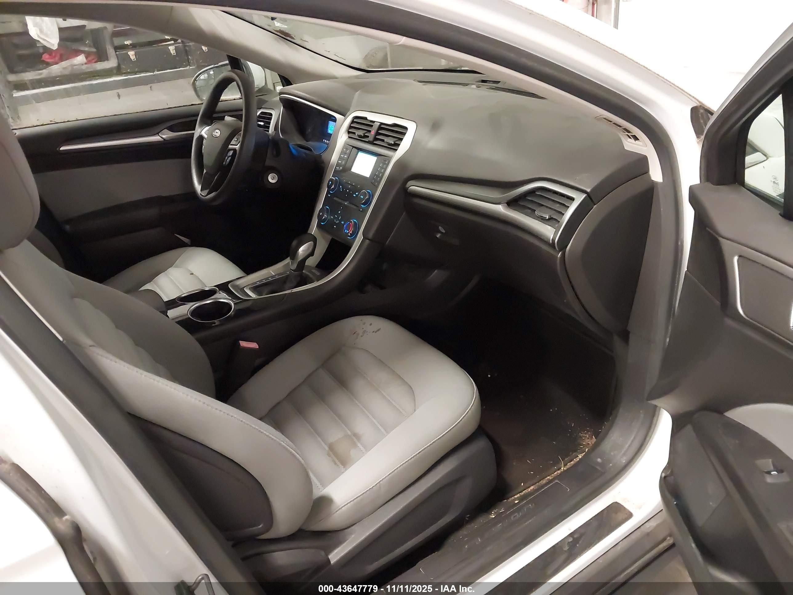 FORD FUSION image 5
