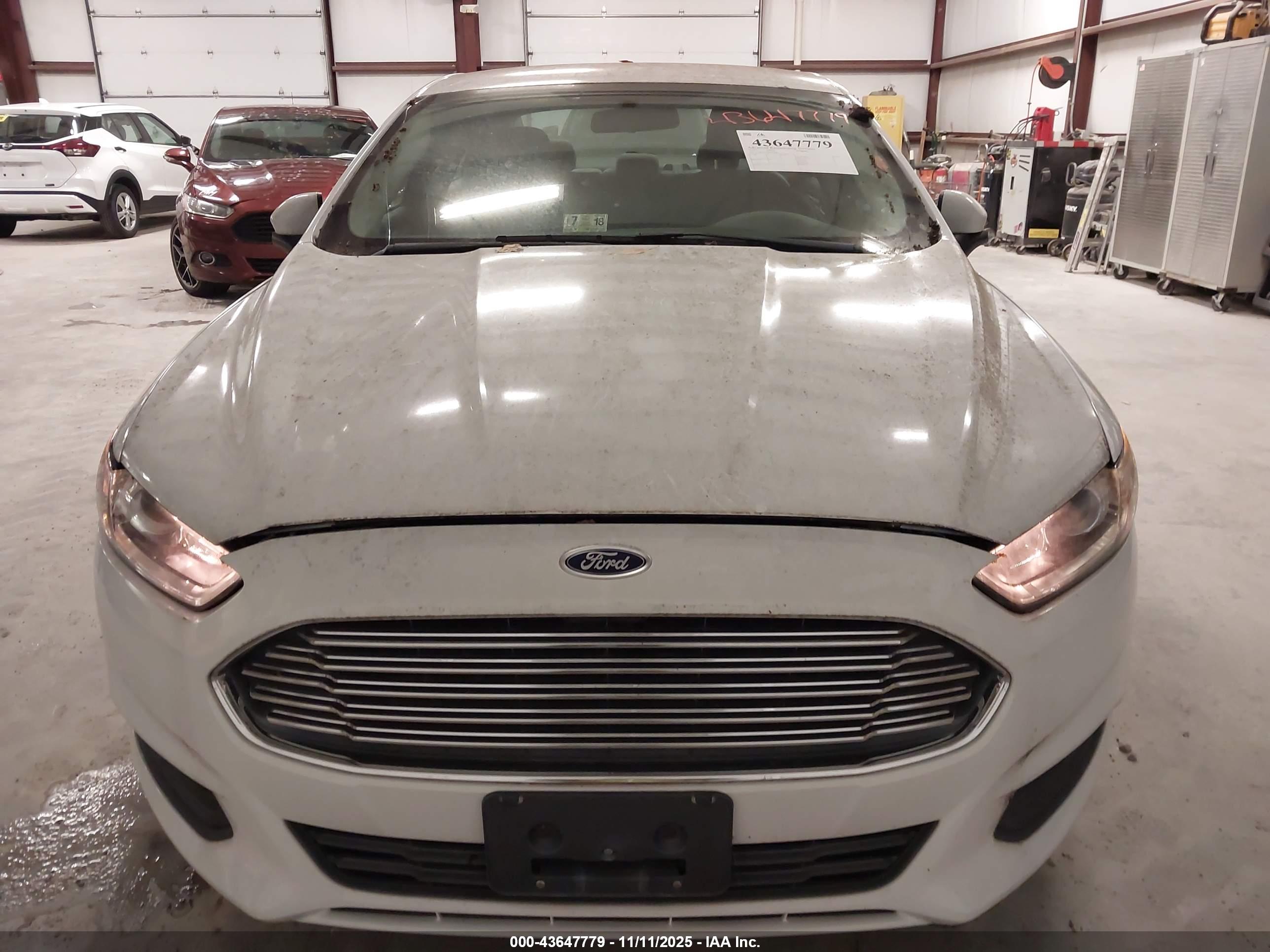FORD FUSION image 6
