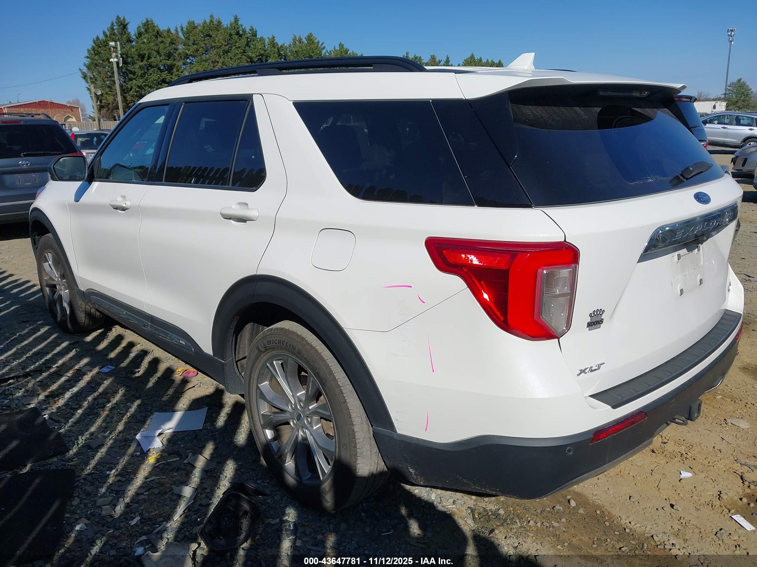 FORD EXPLORER image 3