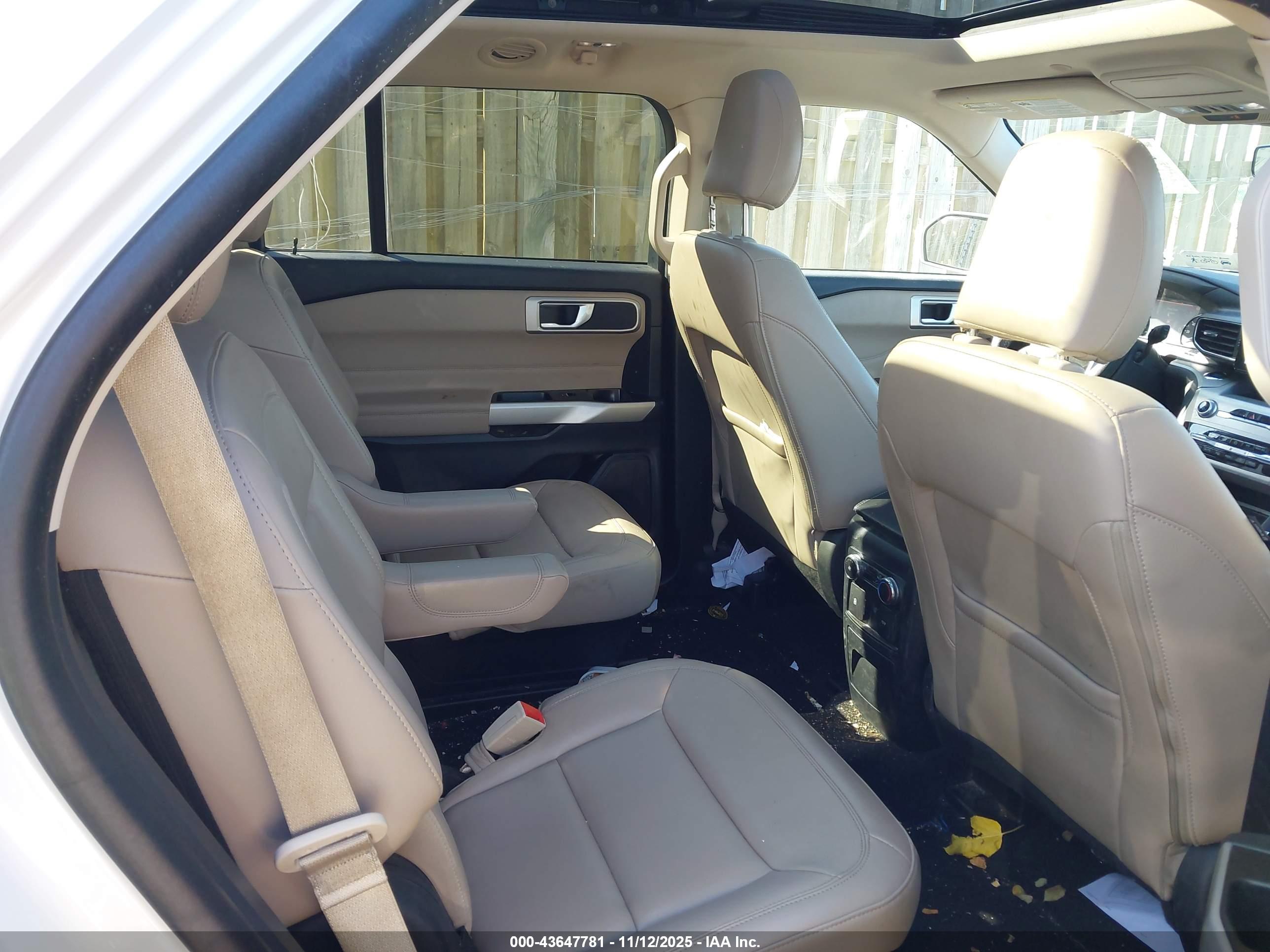 FORD EXPLORER image 8