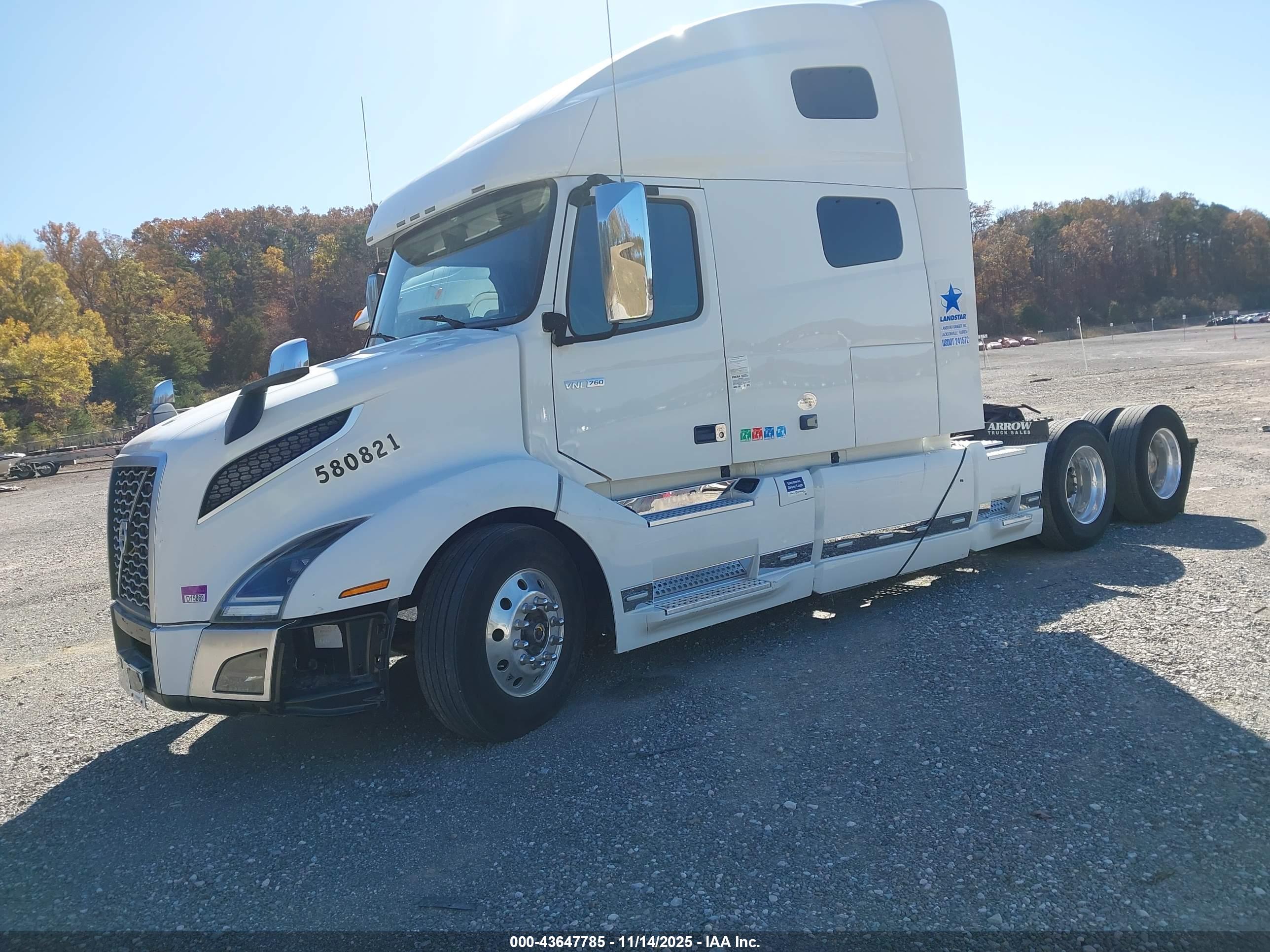 VOLVO VNL image 2
