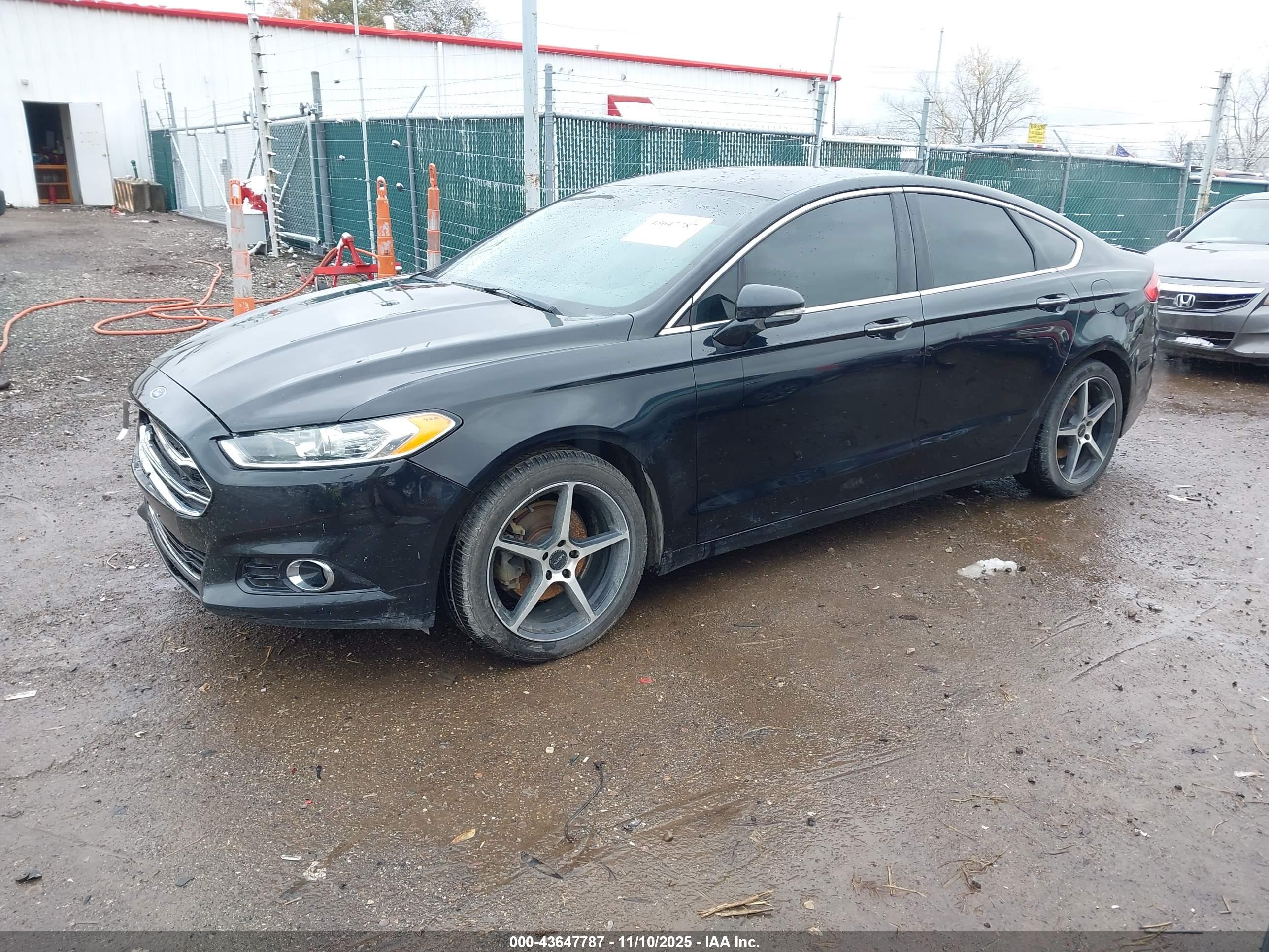 FORD FUSION image 2