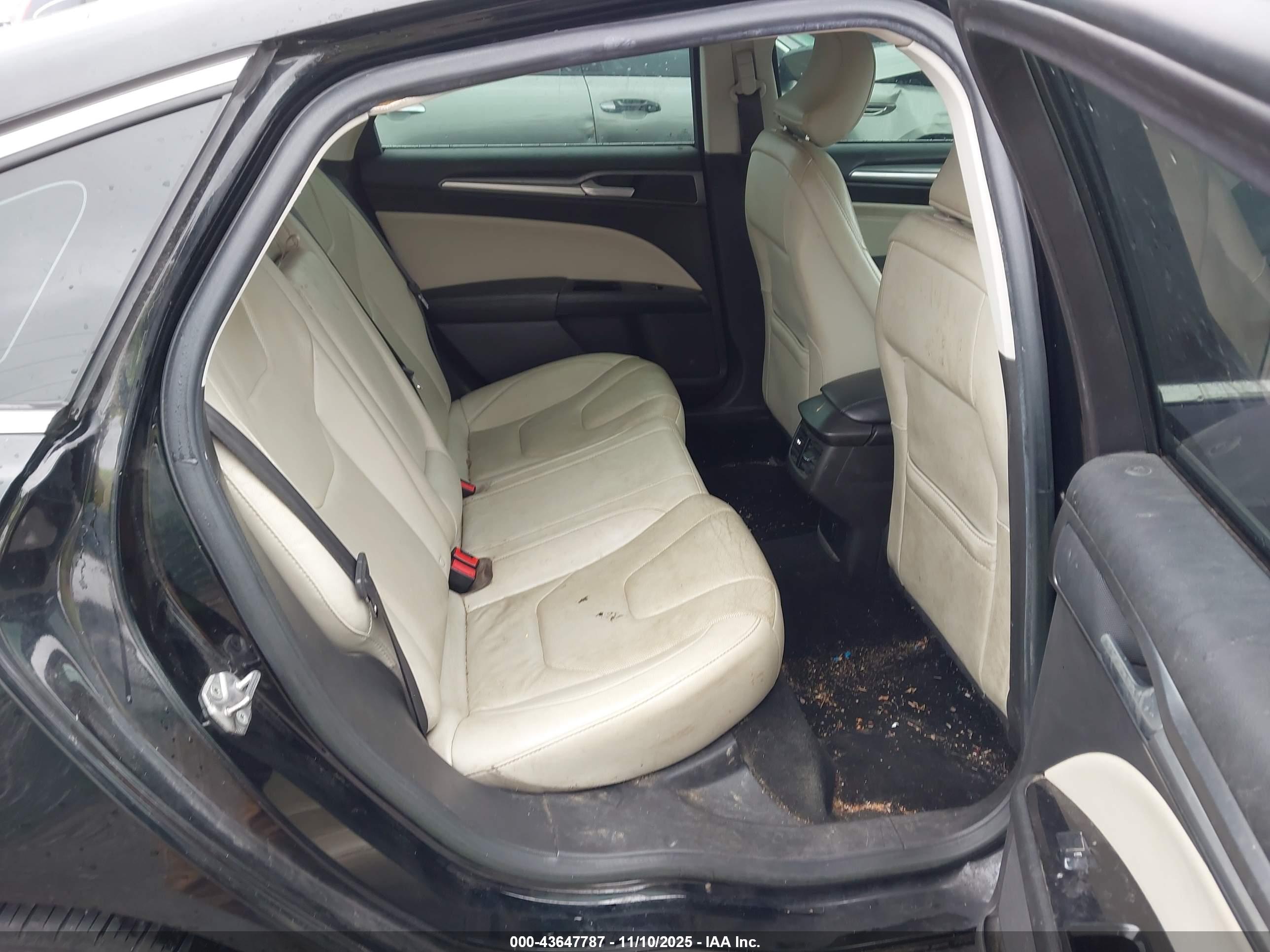 FORD FUSION image 8
